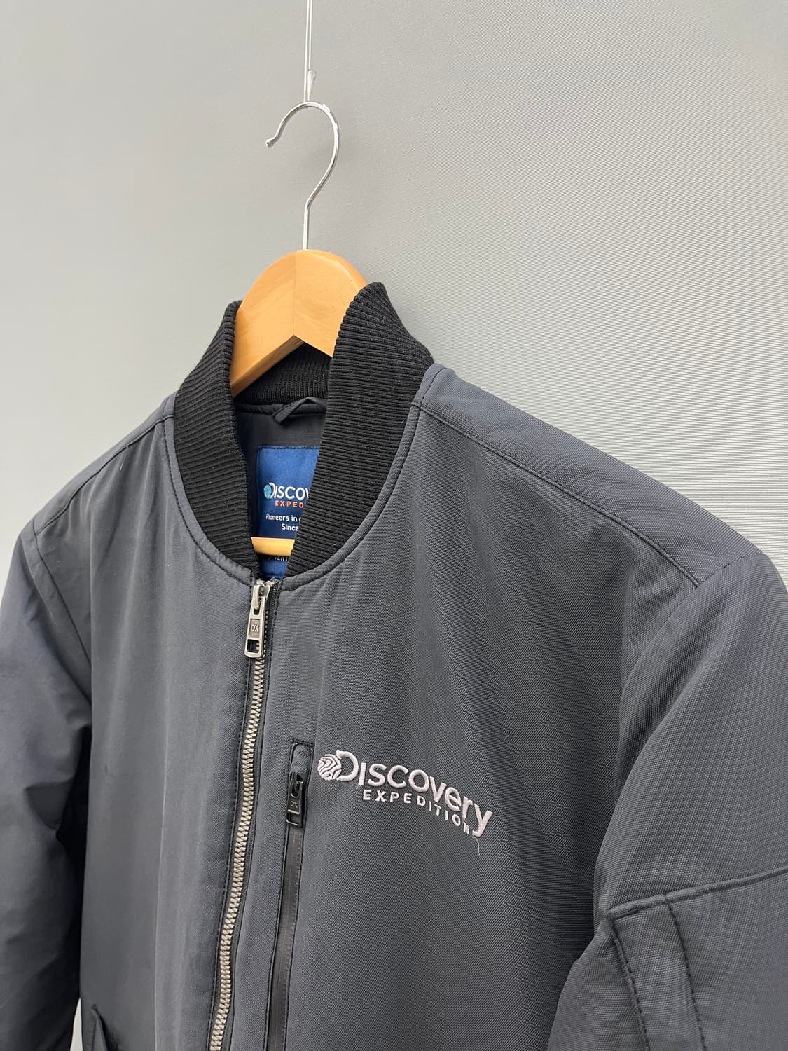 디스커버리 봄버 자켓 상품이미지3