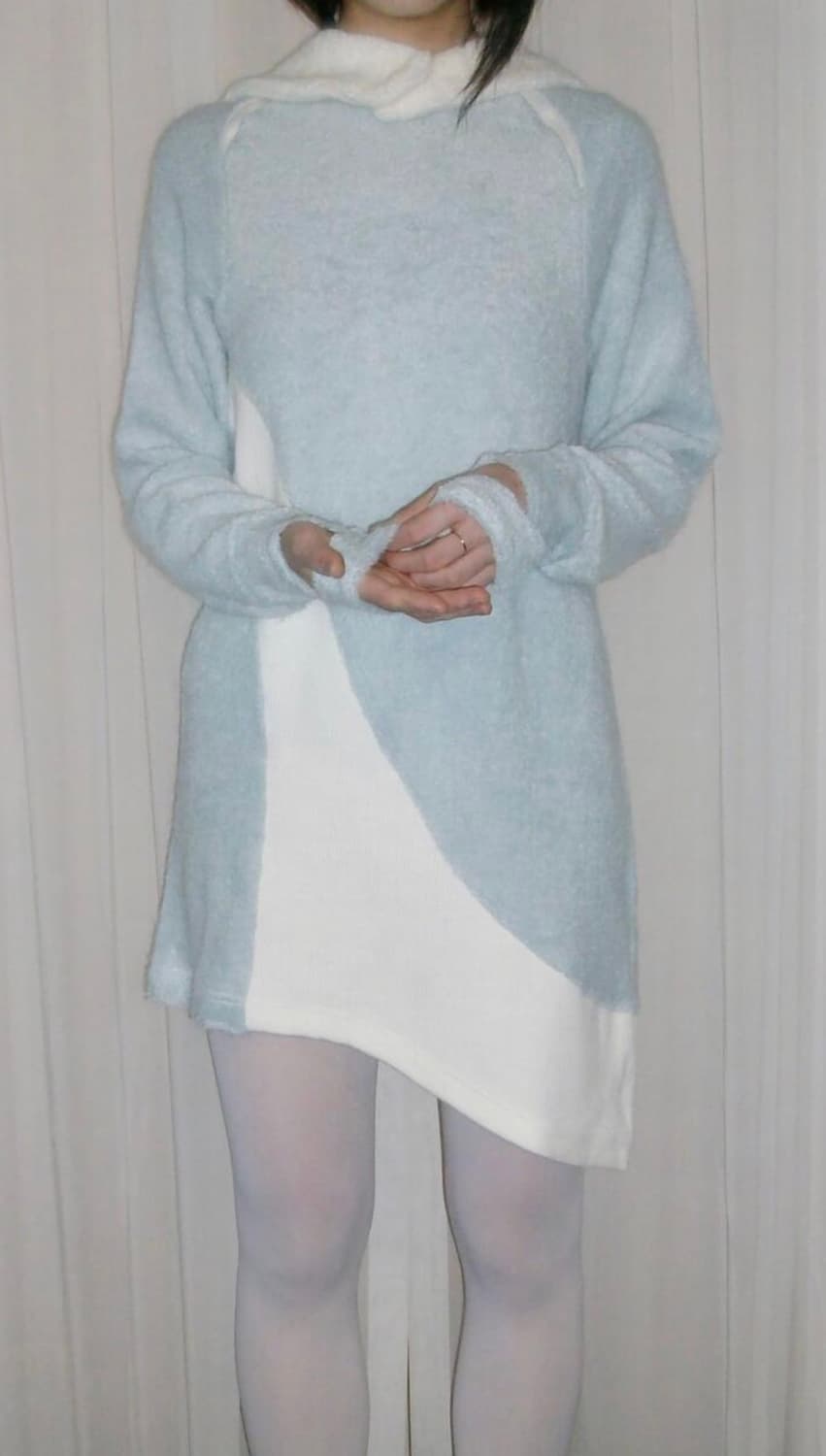 지초이 AW24 커브드 라글란 스웨터 다크 스카이 3 size 상품이미지3