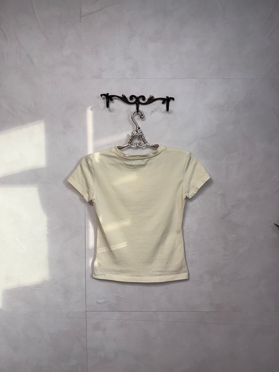 THIS IS FINE Cropped Signature Tee Cream 상품이미지3