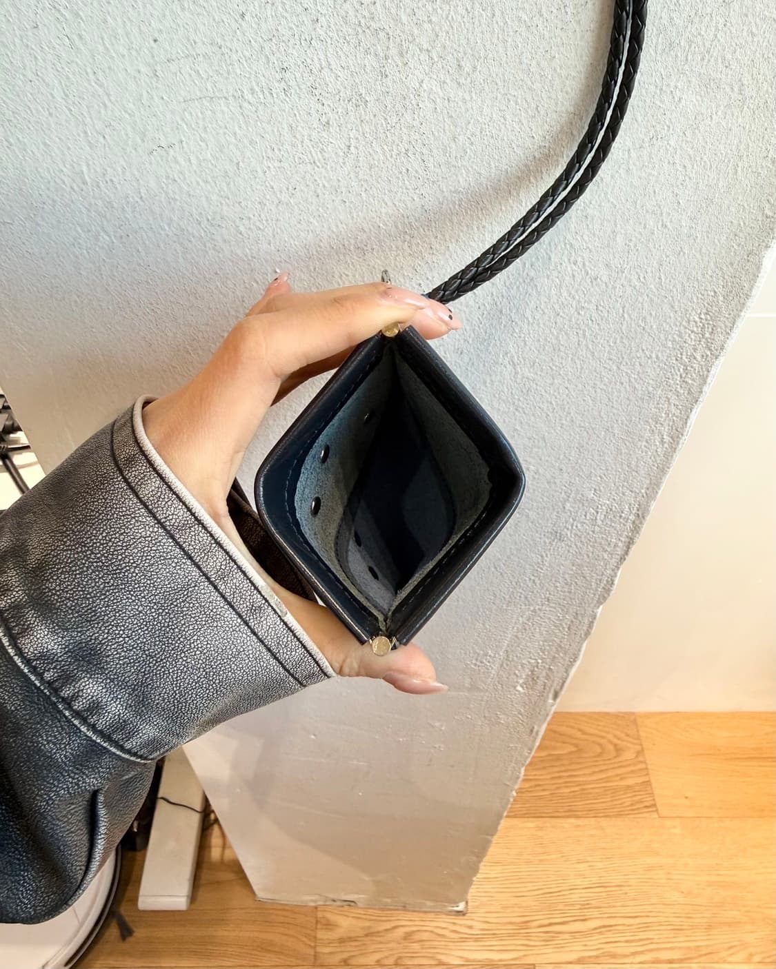 토가 비릴리스 넥 스트랩 레더 코인 케이스 상품이미지6