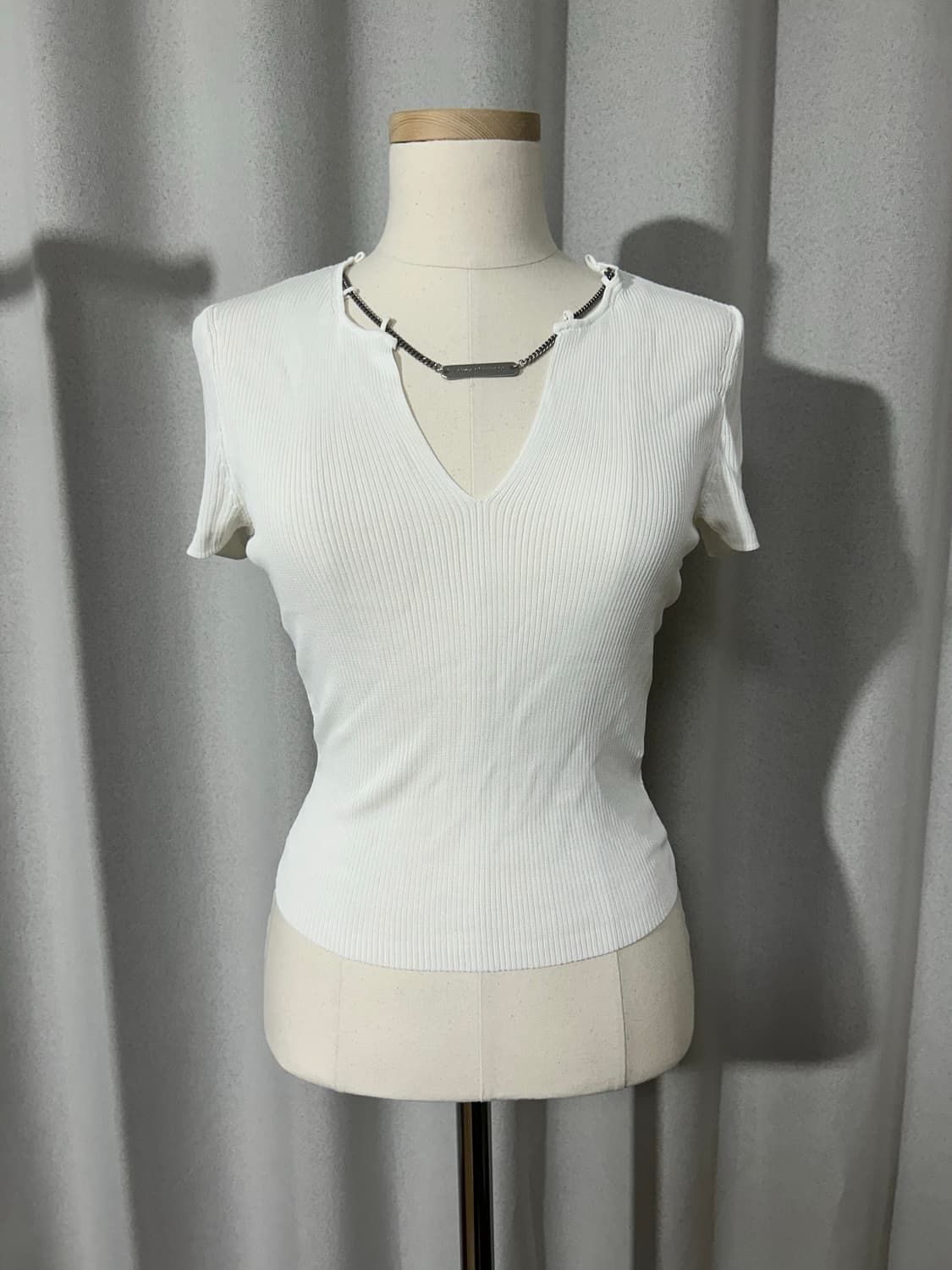 알렉산더왕 브이넥 체인 반팔 니트 -미착용새상품,택포함- 상품이미지1