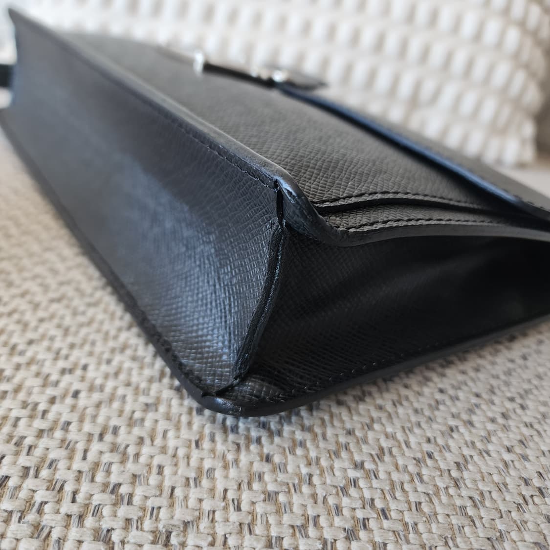 초민트급 루이비통 타이가 벨라야 클러치백 블랙 상품이미지8