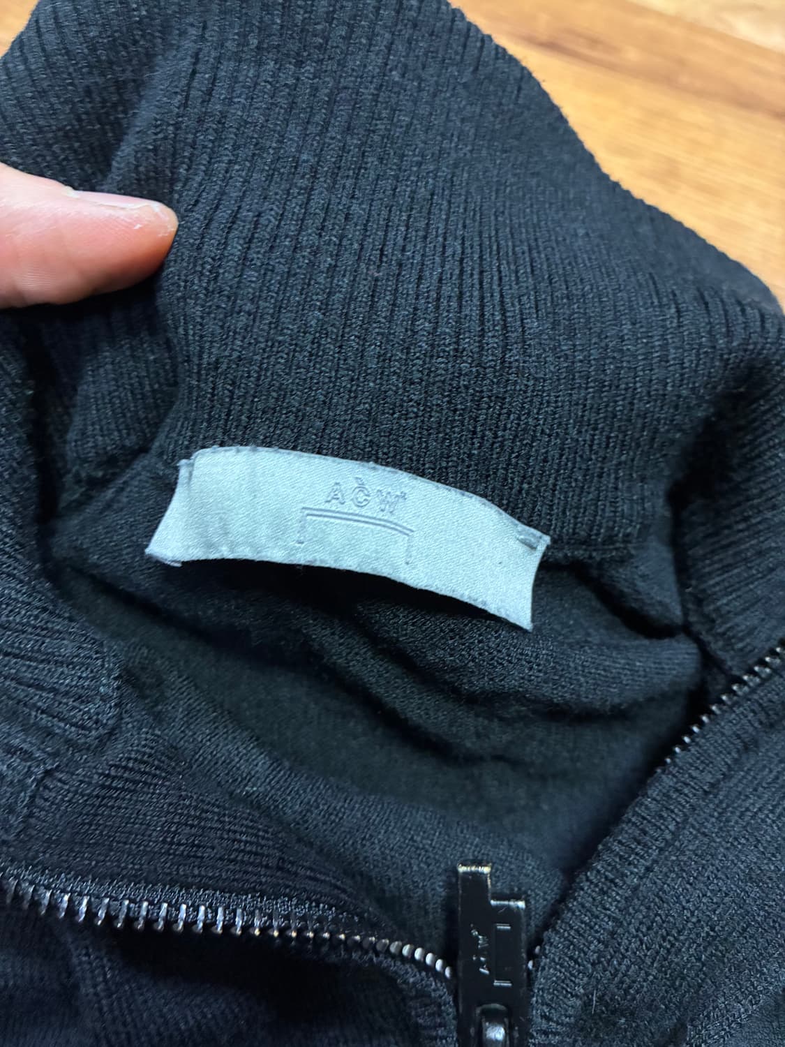 A COLD WALL 어콜드월 블랙 니트 짚업 상품이미지4