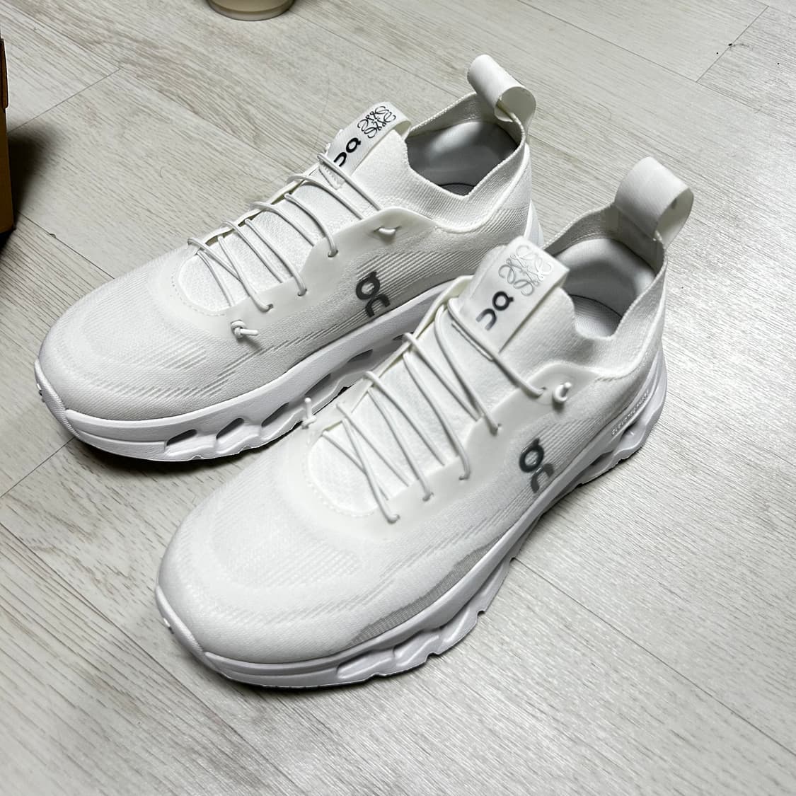 온 러닝 x 로에베 / 클라우드틸트 운동화 / 화이트 / 사이즈 37 상품이미지3