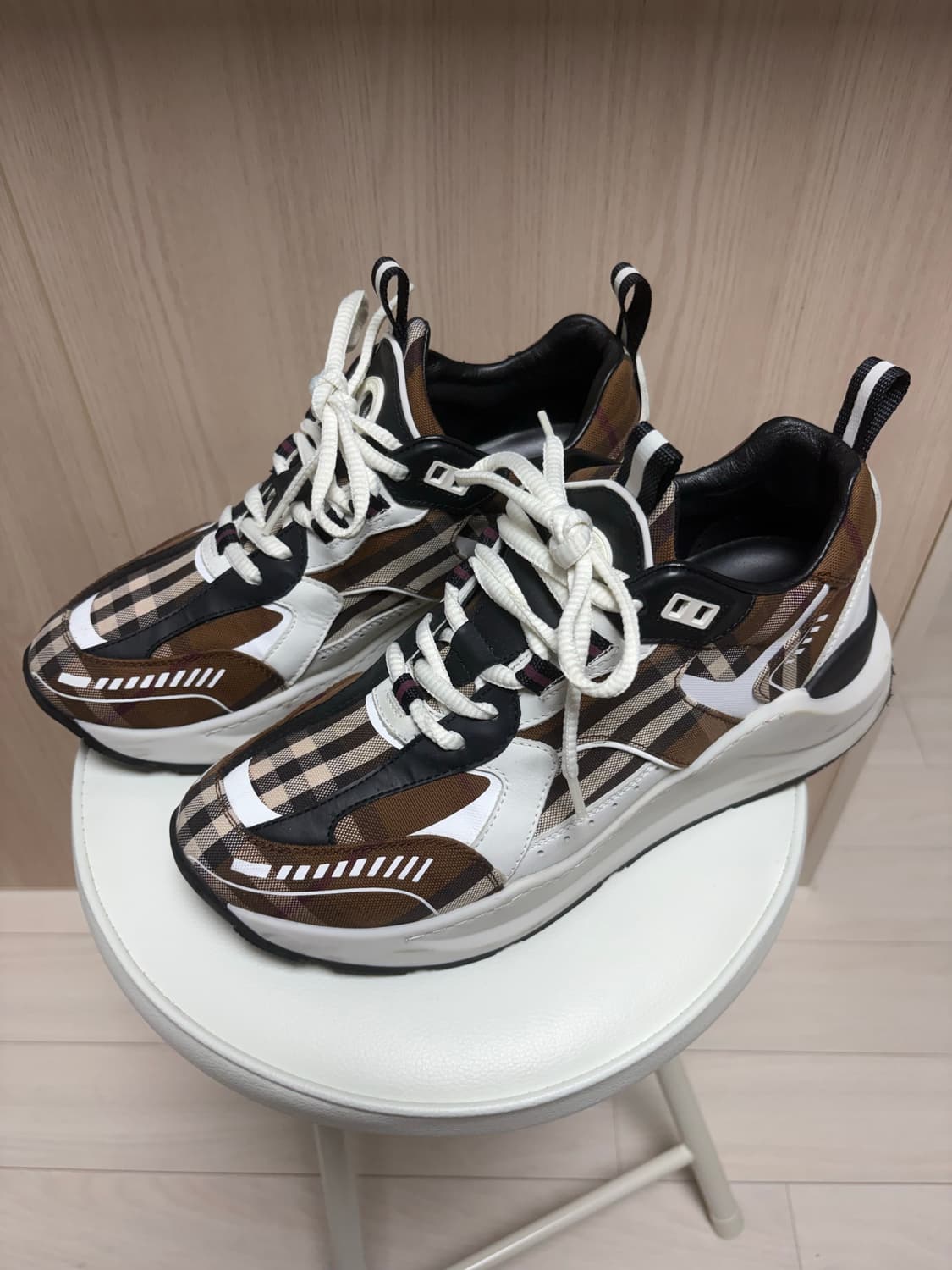 버버리 빈티지 체크 코튼 레더 스니커즈 다크 버치 브라운 상품이미지3