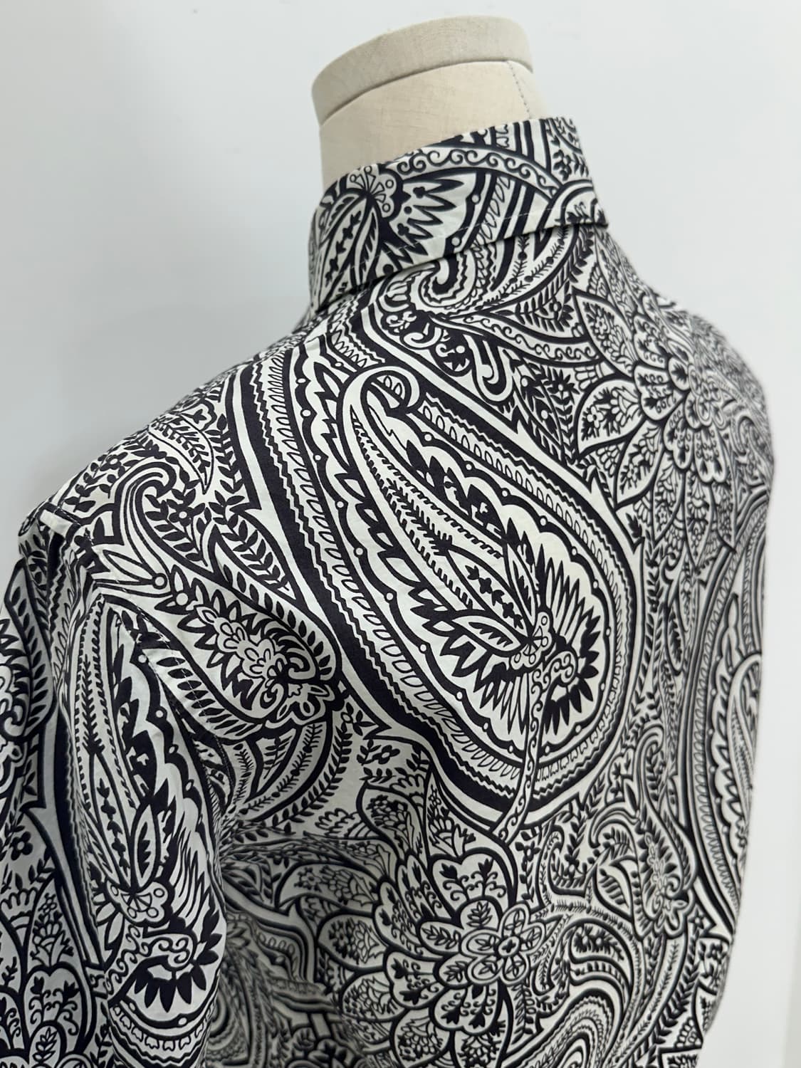 에트로 화이트 남방 상품이미지5