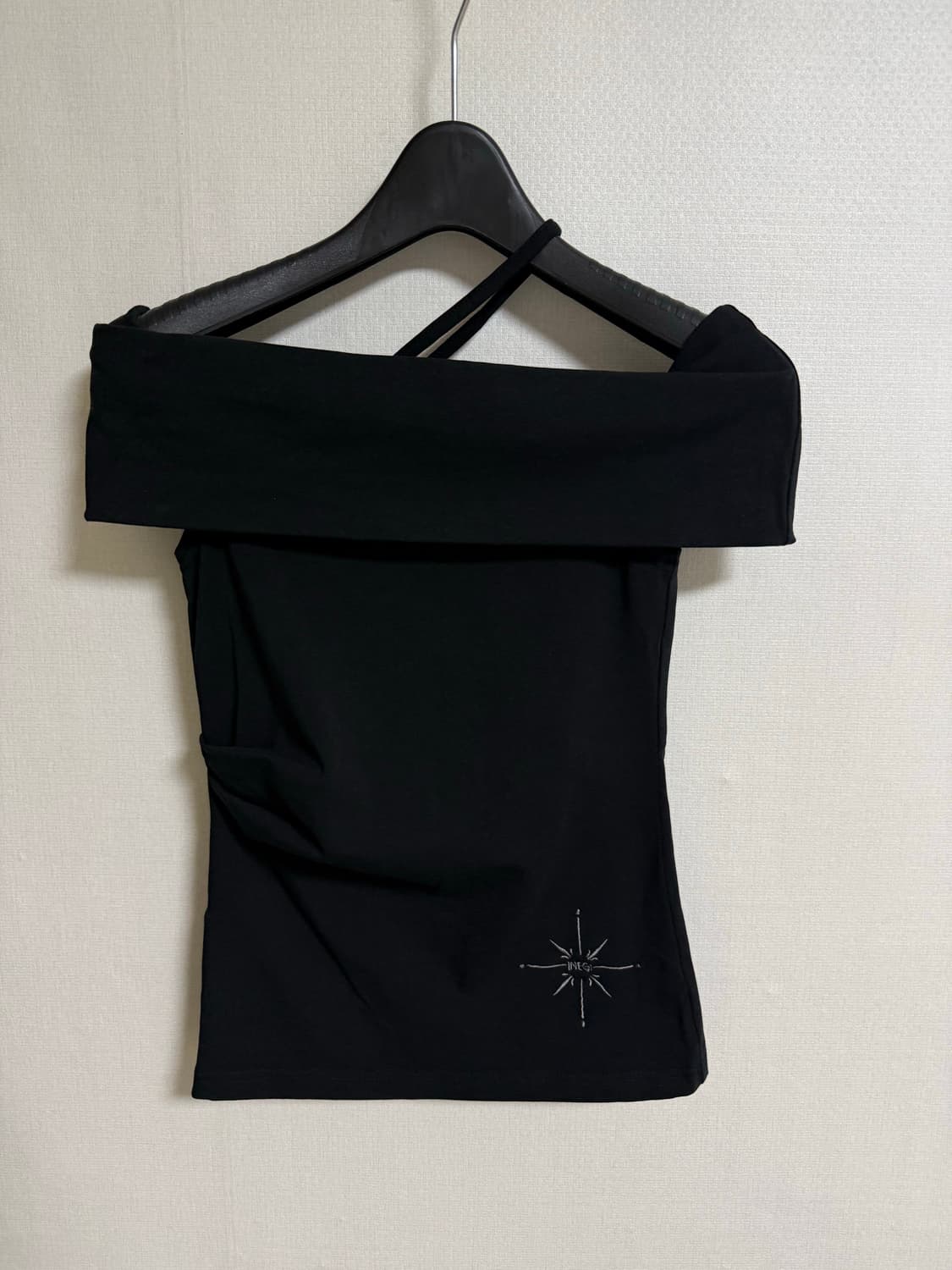 Inegi Embrace Off-Shoulder Top 상품이미지4