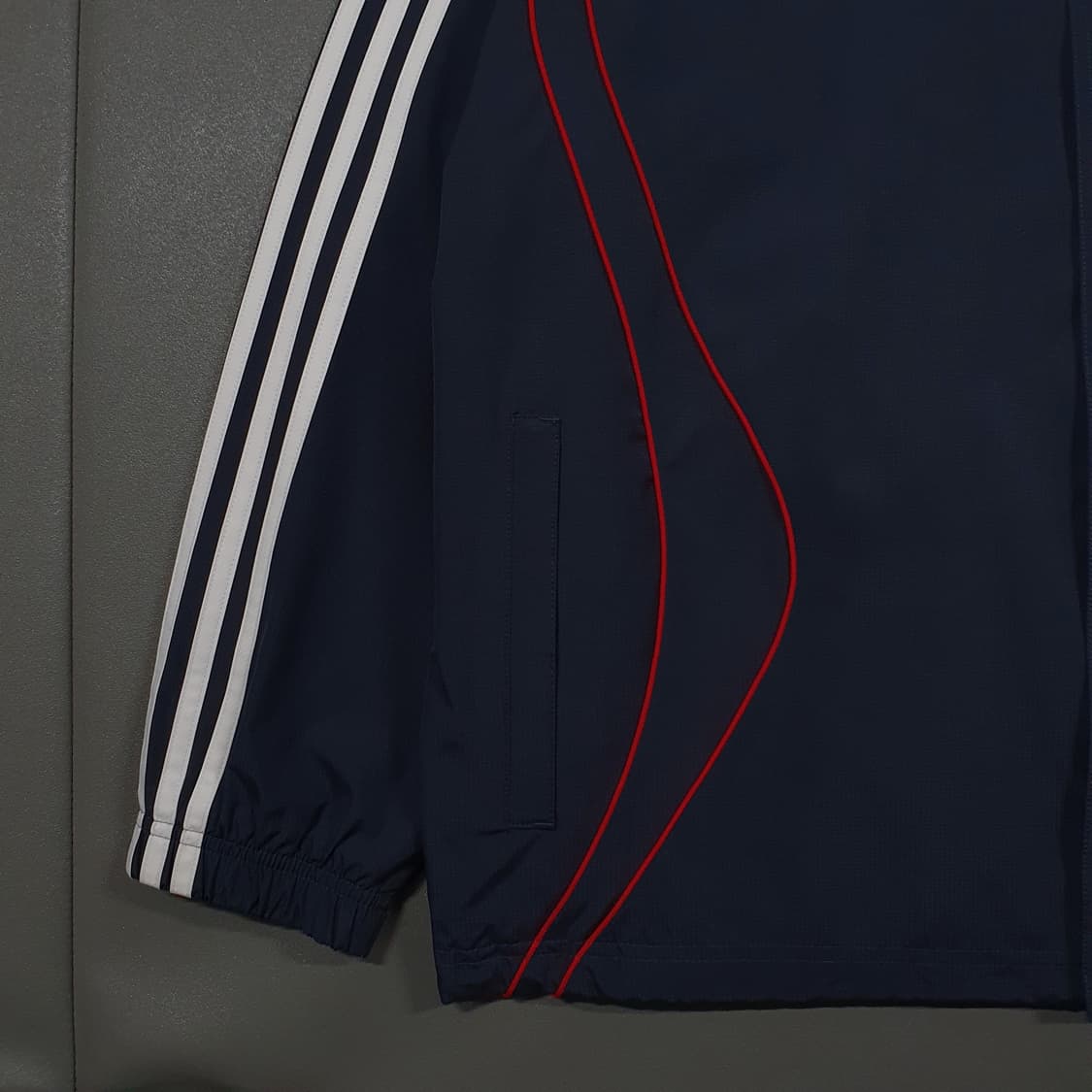 2XL (110) 아디다스 X 리버풀 칼스버그 바람막이 자켓 그레이 희귀 상품이미지3