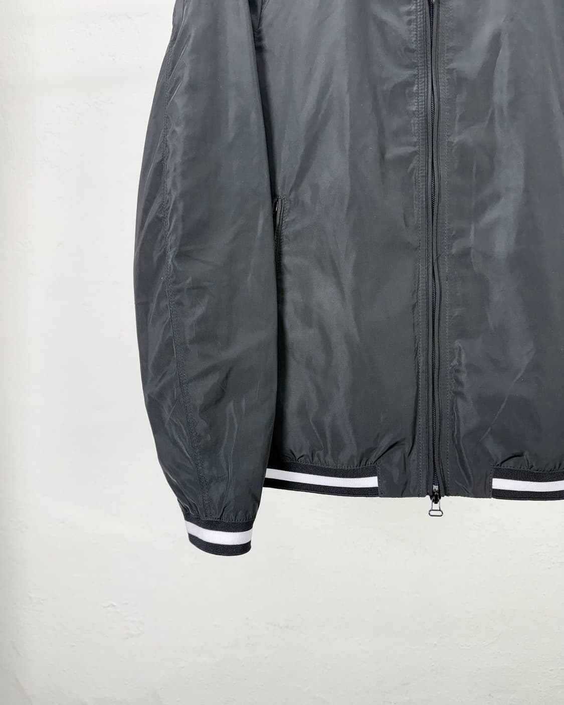 아르마니 익스체인지 솔리드 언패디드 나일론 봄버 자켓 상품이미지4