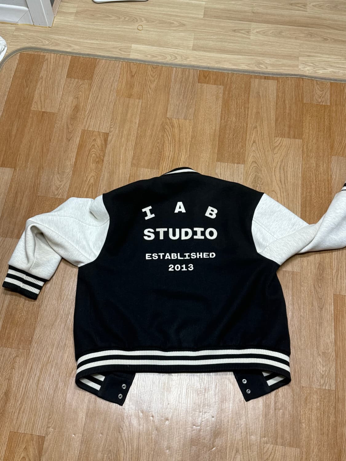 아이앱 스튜디오 바시티 자켓 상품이미지2