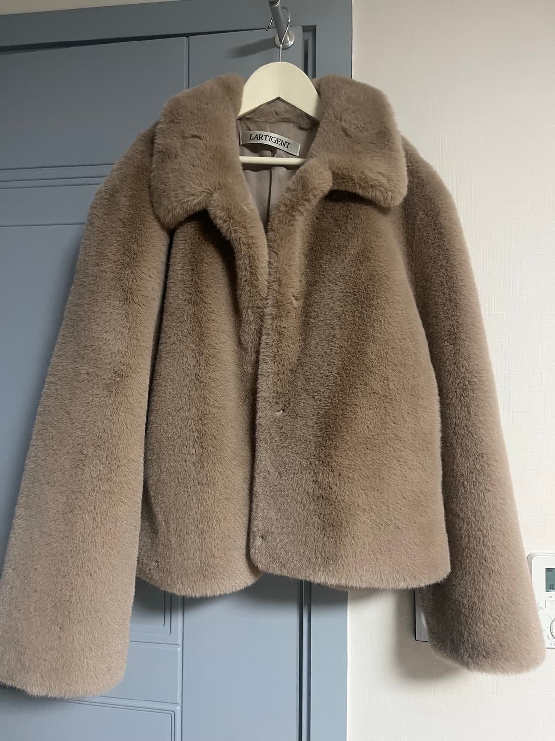 라티젠트 베이지 퍼자켓 상품이미지1