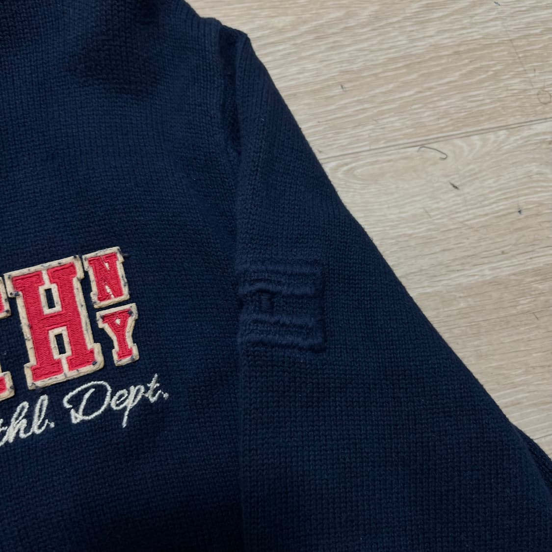 타미힐피거 빅로고 자수 패치 하이넥 니트집업 [네이비] S/90 상품이미지5
