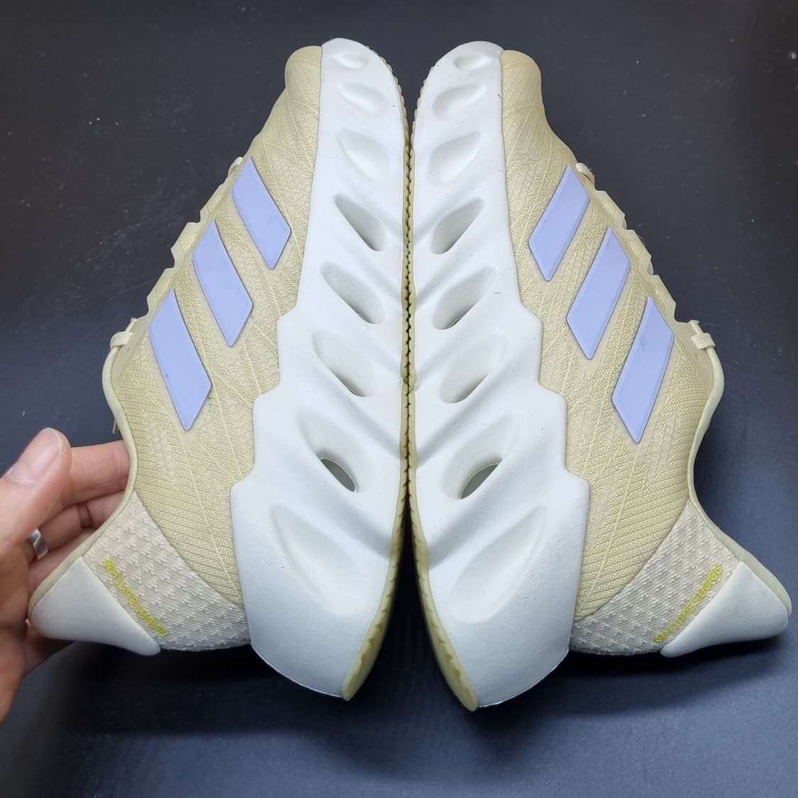 아디다스  스위치 레몬 쿠셔닝 운동화 240 상품이미지5