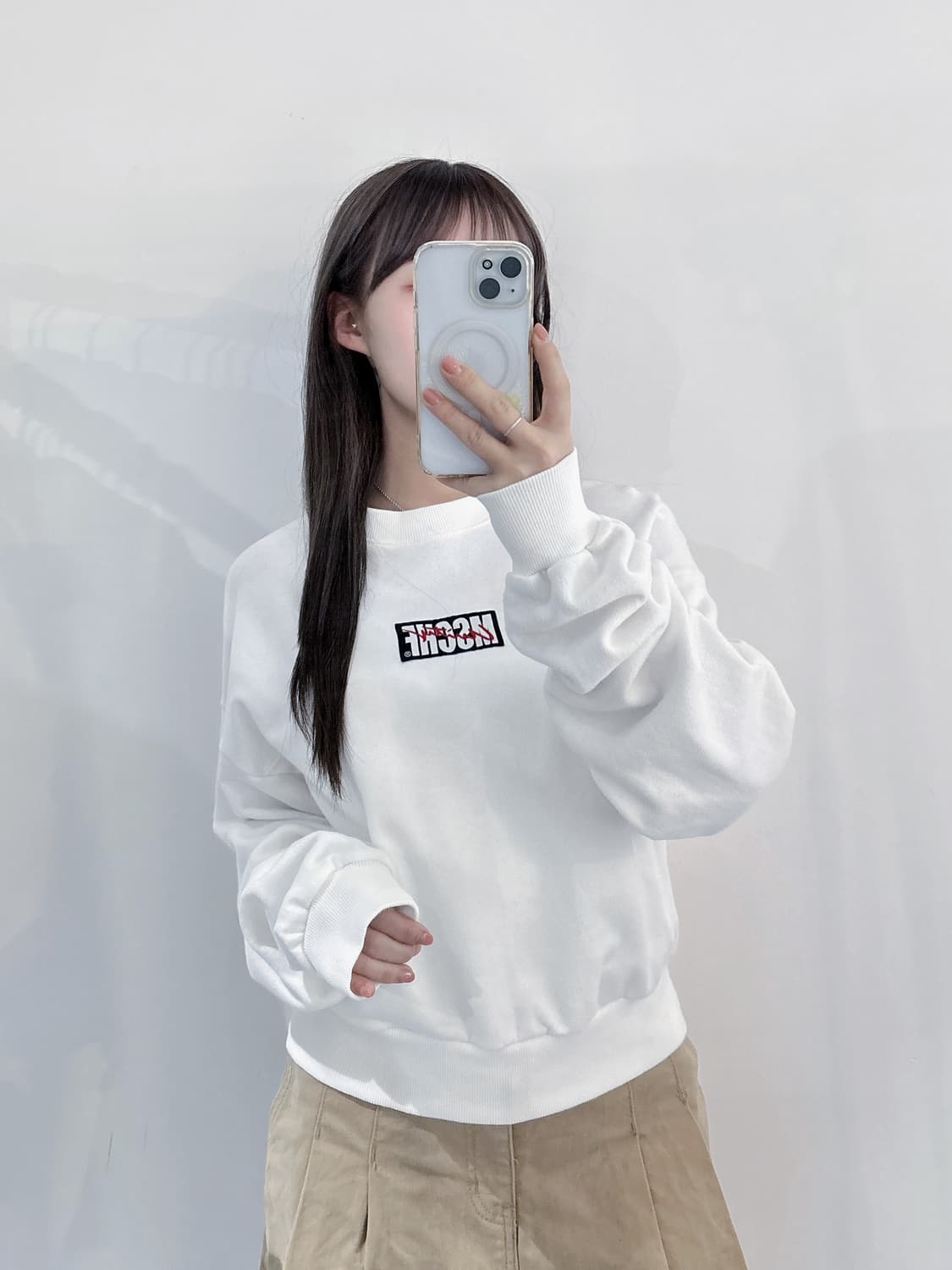 미스치프 비이커 화이트 맨투맨 상품이미지1