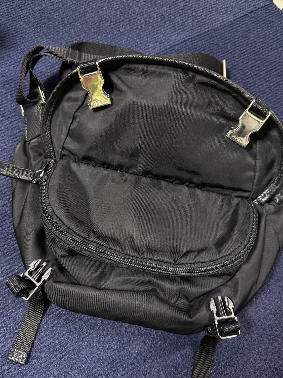 2024 프라다 리나일론 바이커백 스몰 상품이미지2