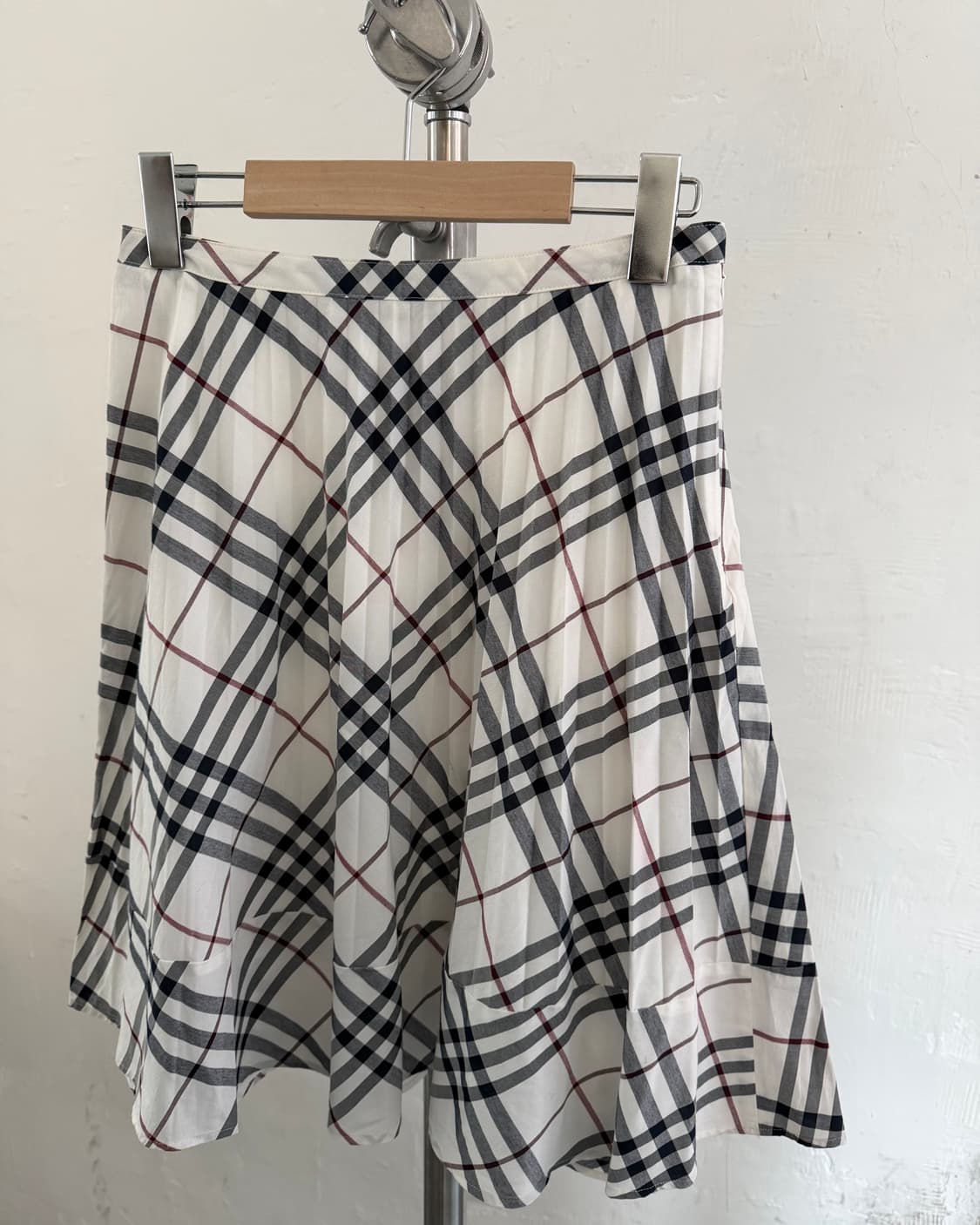 Burberry 버버리 블루라벨 화이트 노바체크 플리츠 스커트 상품이미지2