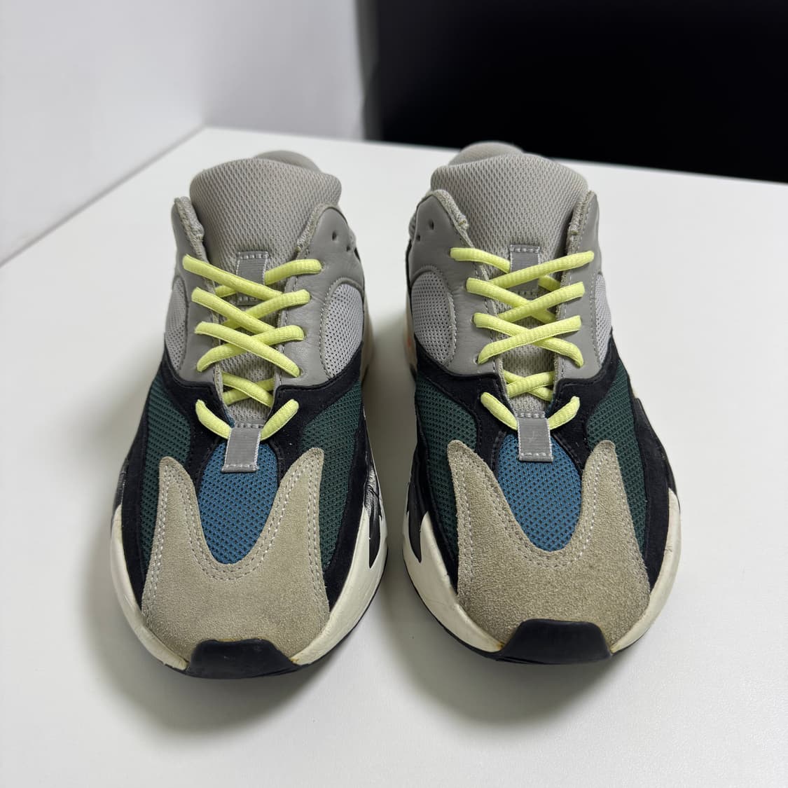 아디다스 이지부스트 700 웨이브 러너 상품이미지2