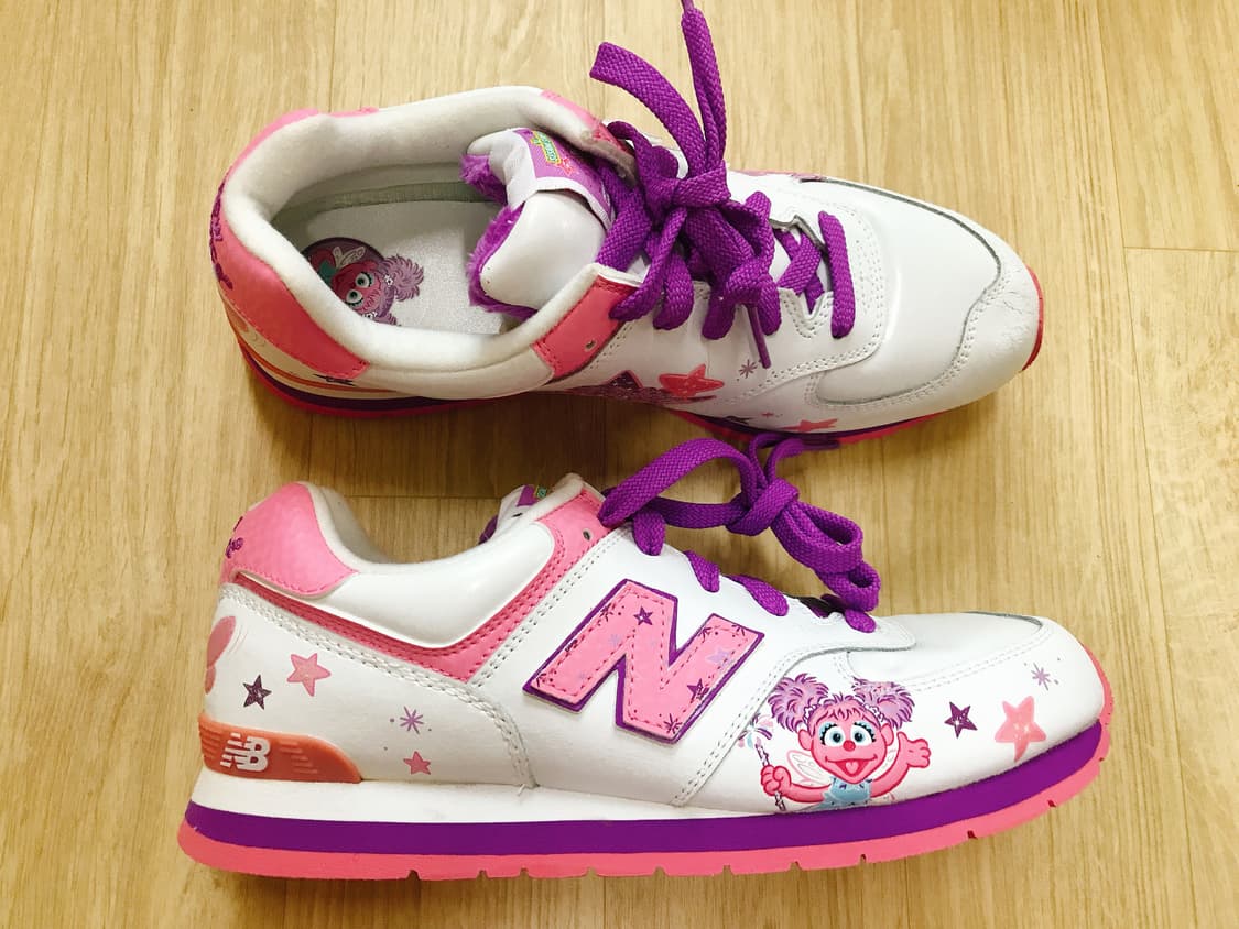 [새상품] 뉴발란스 574 한정판 세서미 스트리트 엘모시리즈 애비 상품이미지1