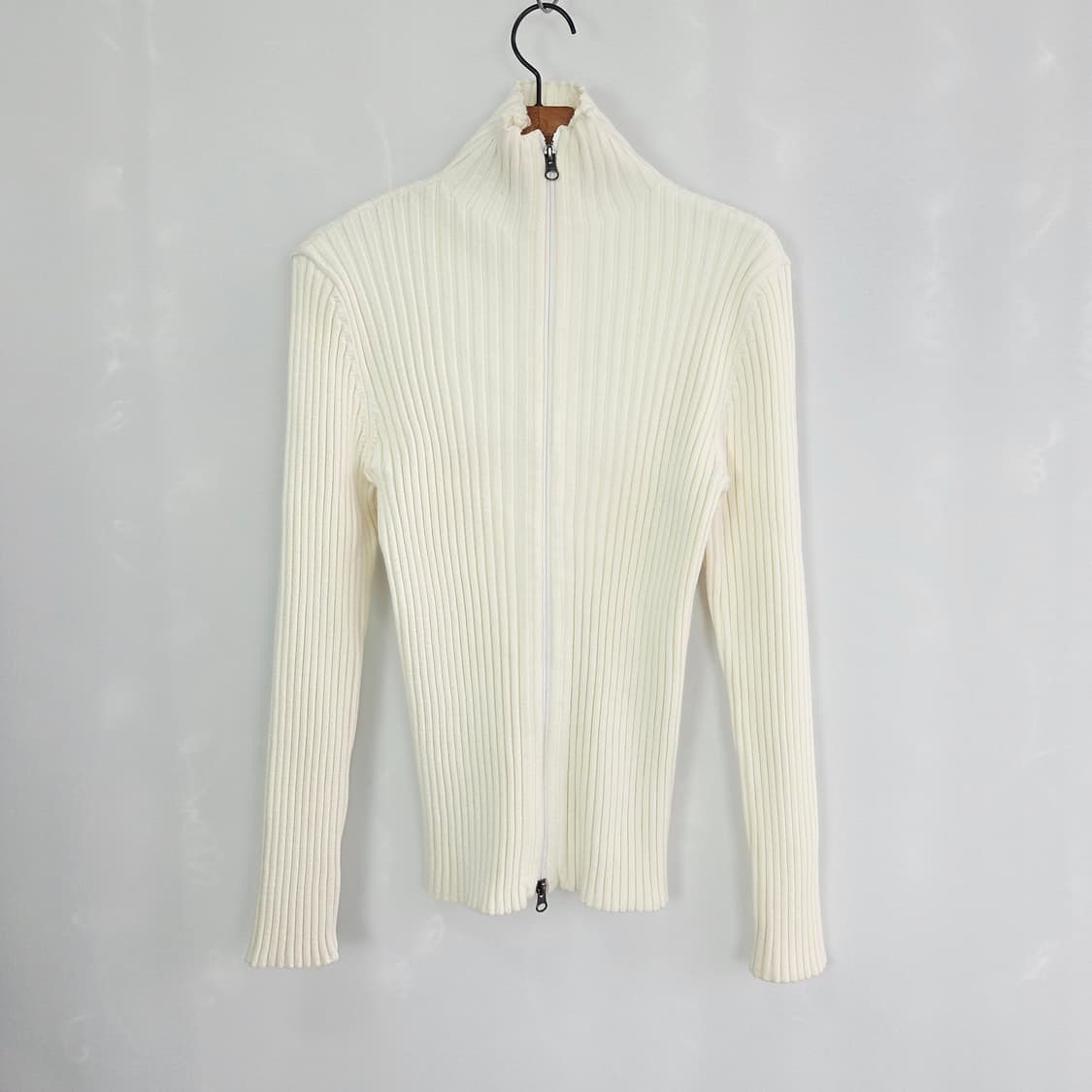 [AMOMENTO] 아모멘토 아이보리 골지 집업 니트 여성 0 상품이미지1