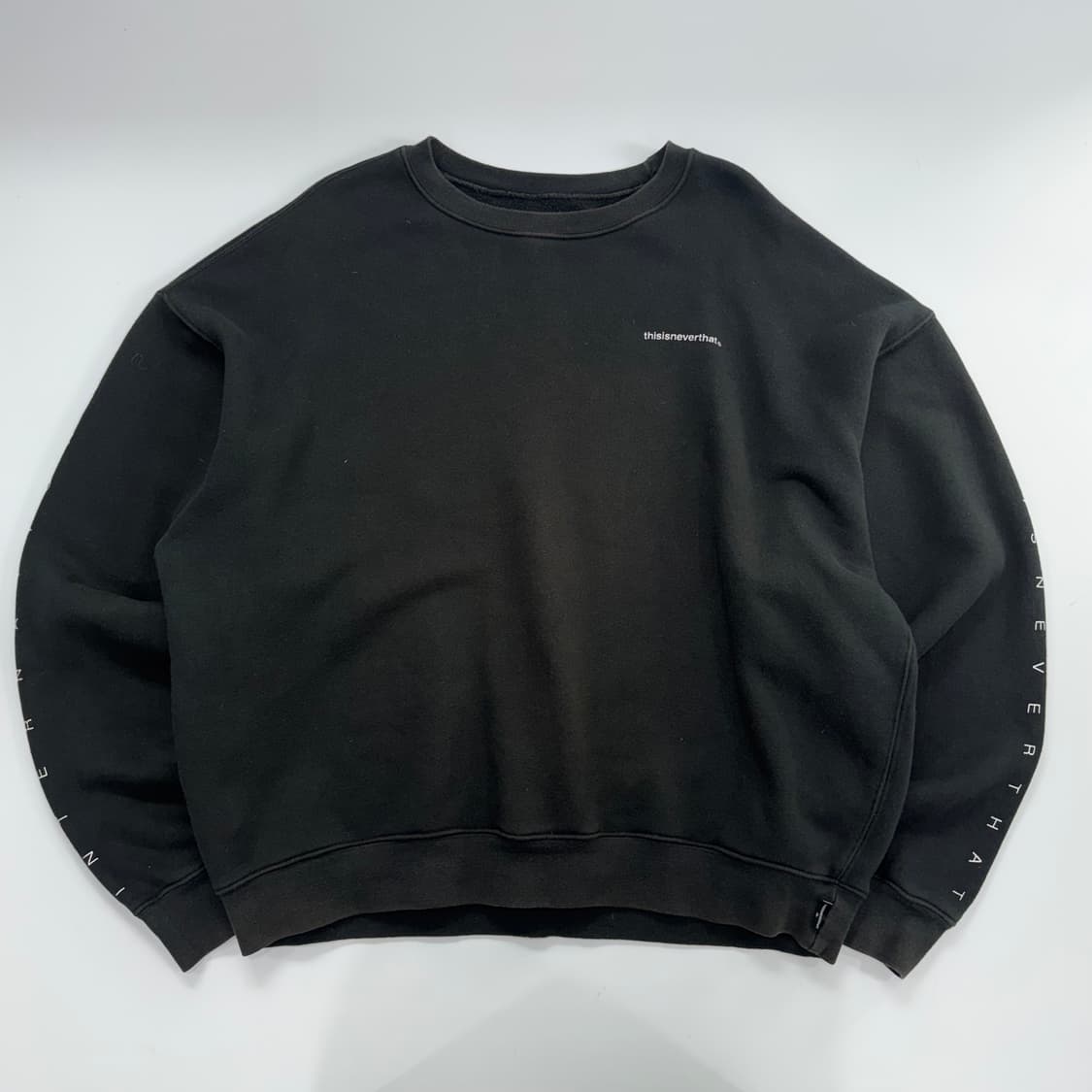 Thisisneverthat 디스이즈네버뎃 사이드 로고 블랙 롱슬리브   상품이미지3