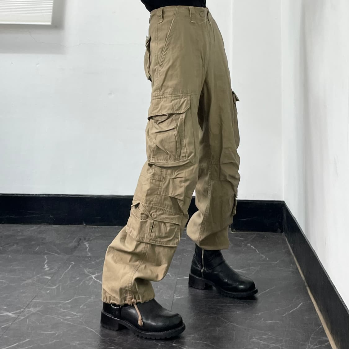 멀티포켓 조거 스트링 와이드 카고 팬츠 상품이미지2