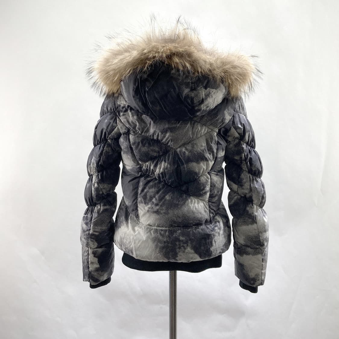 센터폴 여성 구스다운패딩자켓 흰검 90 상품이미지3