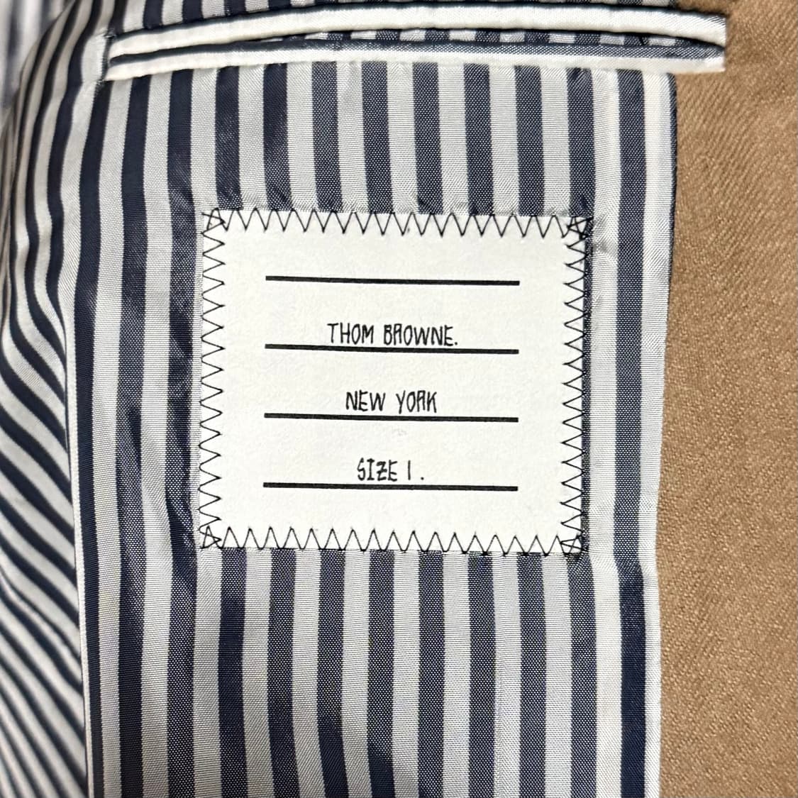 [S+급/1] 톰브라운 사선완장 울 트윌 클래식 수트 정장 베이지 상품이미지8