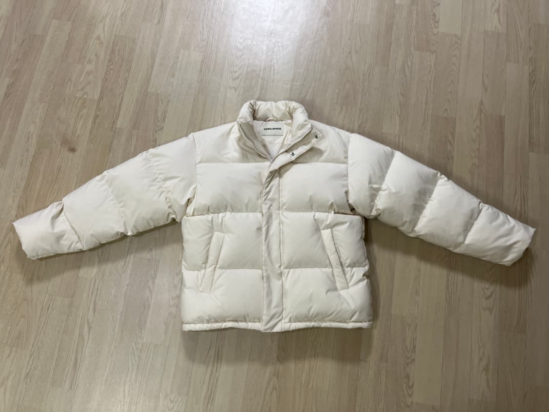 인사일런스 에센셜 다운 재킷 크림색패딩 상품이미지1