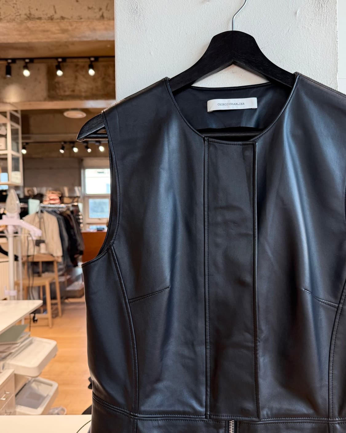 세르딕 샬리에 블랙 레더 베스트 자켓  상품이미지4