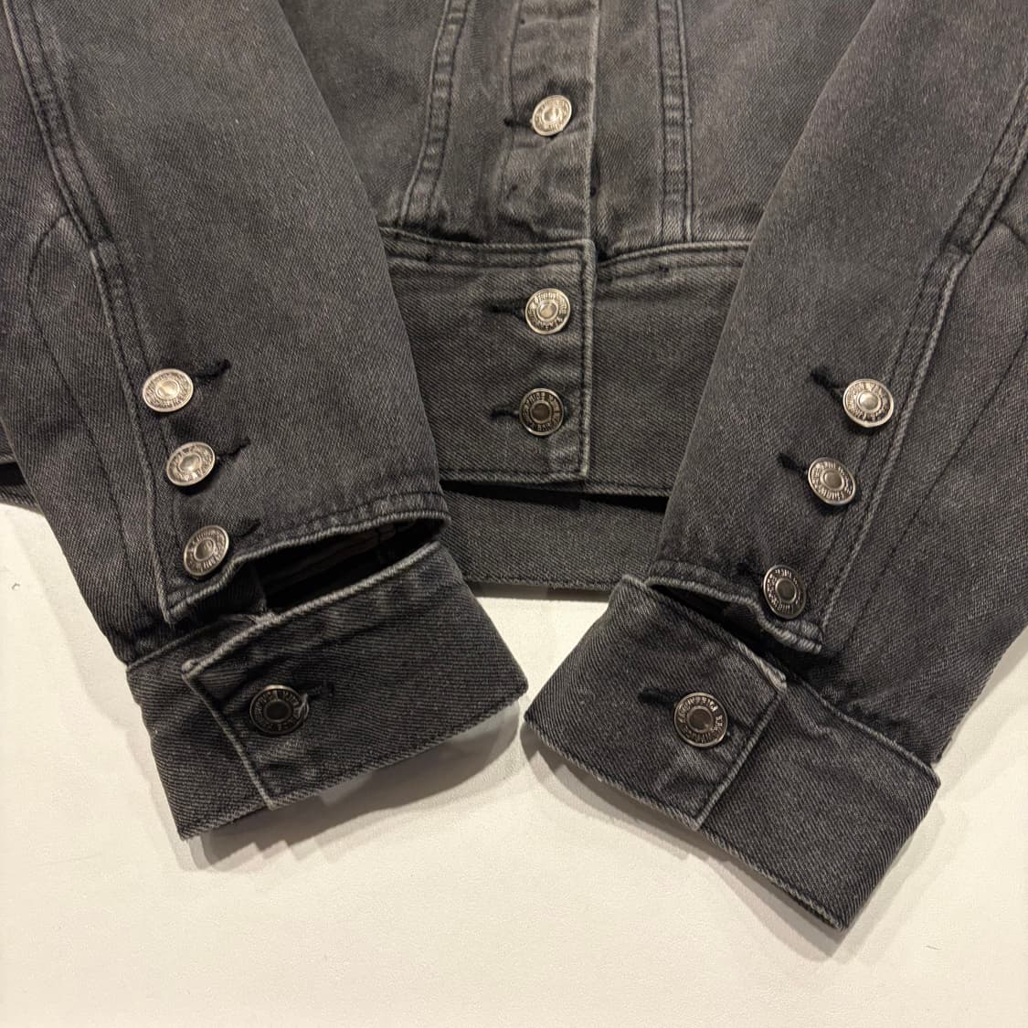 쟈딕앤볼테르 탈부착 블랙 데님 퍼 카라 자켓 C821 상품이미지5