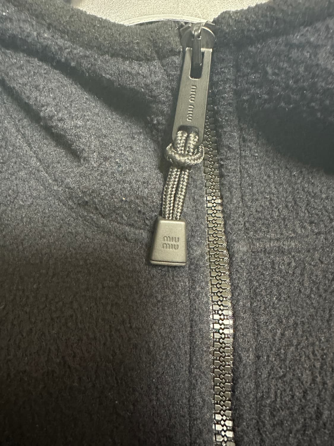 미우미우 네이비 후리스 집업 상품이미지5