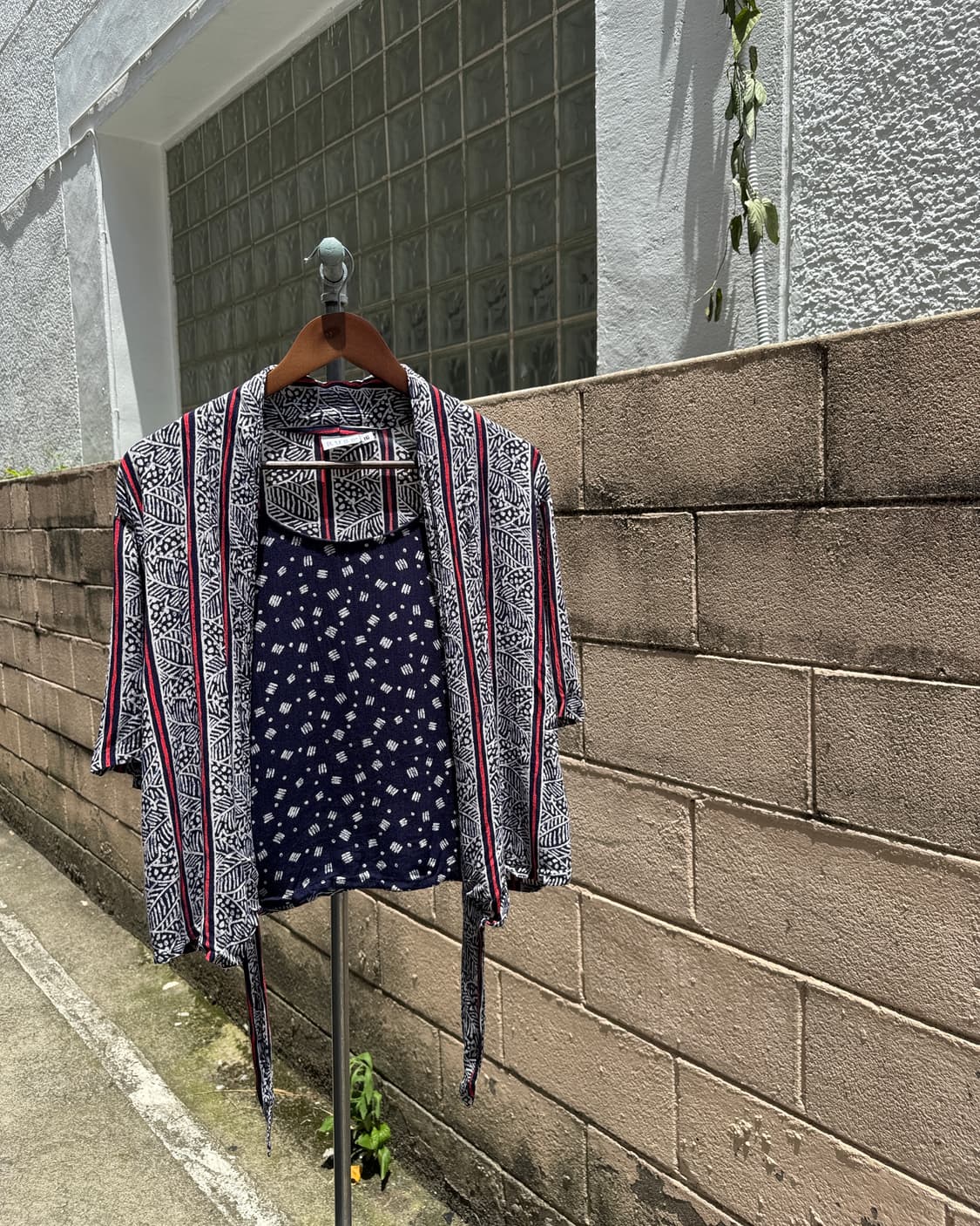 VINTAGE NAVY BOTANICAL PRINT BLOUSE 상품이미지1