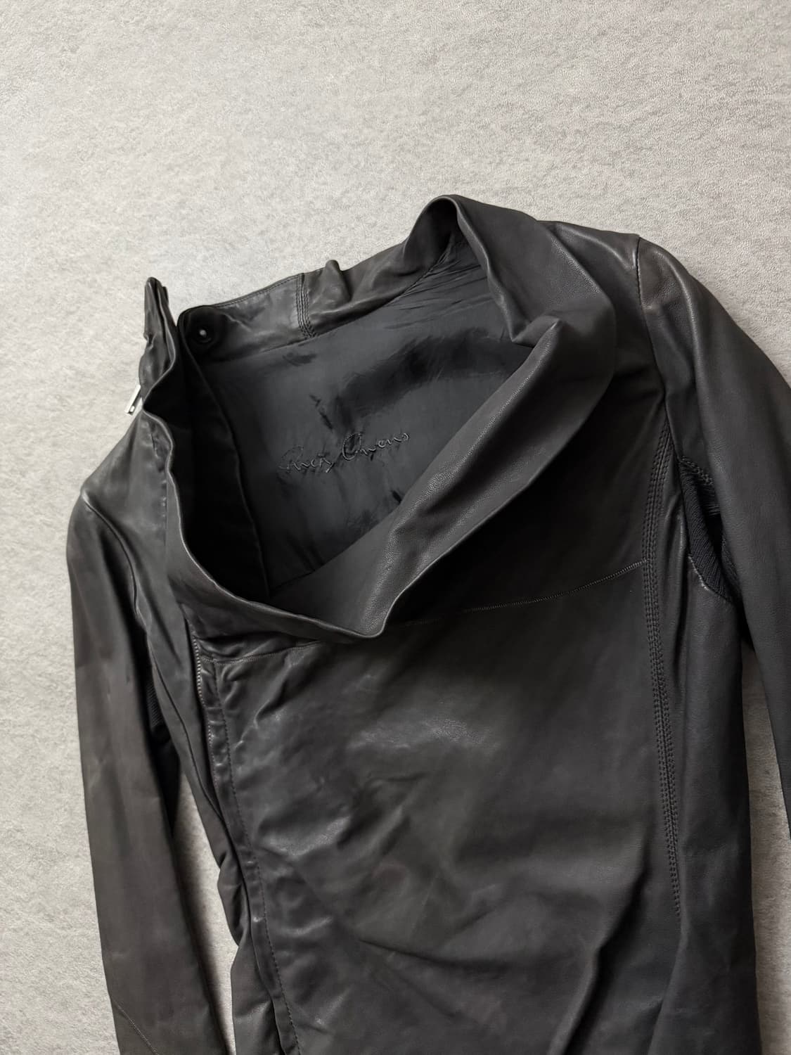 릭오웬스 2010FW 비대칭 하이넥 레더자켓 상품이미지6