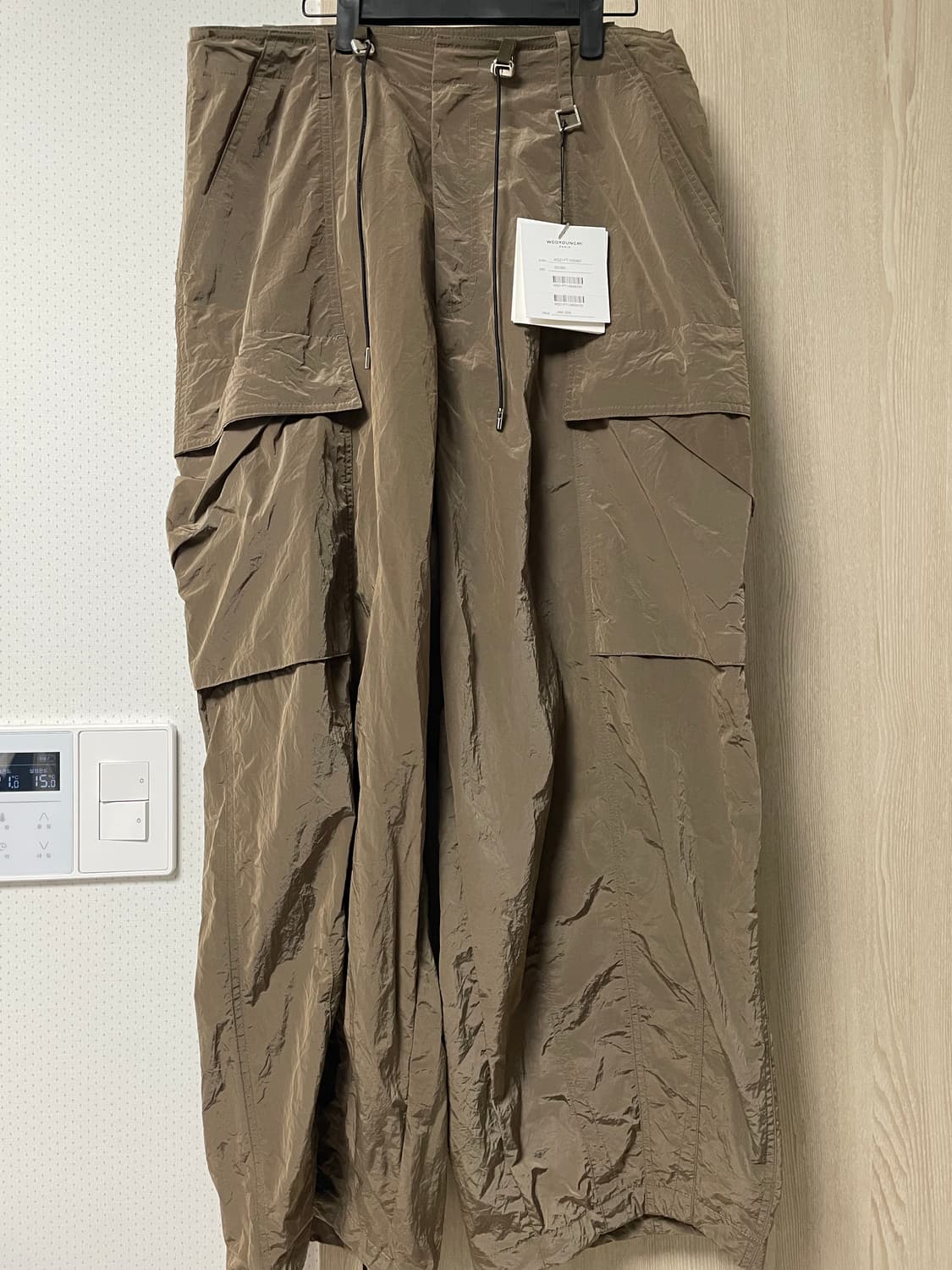 50사이즈 택달린 새상품, 우영미 크링클 나일론 스트링 카고팬츠 카키 상품이미지1