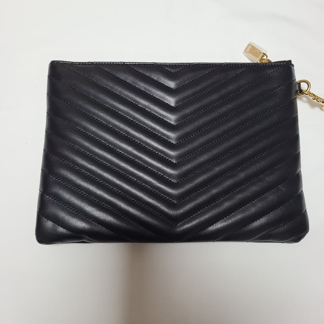 생로랑 마틀라세 클러치백 파우치 골드 모노그램 블랙 상품이미지5