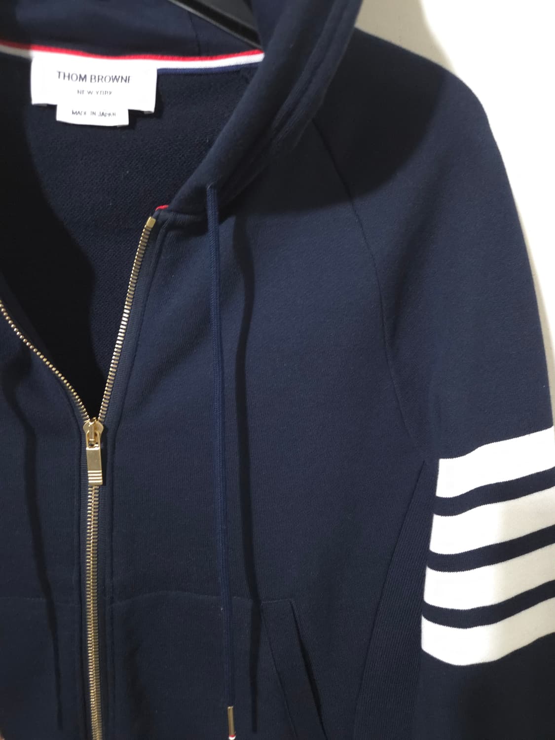 [3, 새상품급] 톰브라운 사선완장 금장 후드집업  상품이미지3