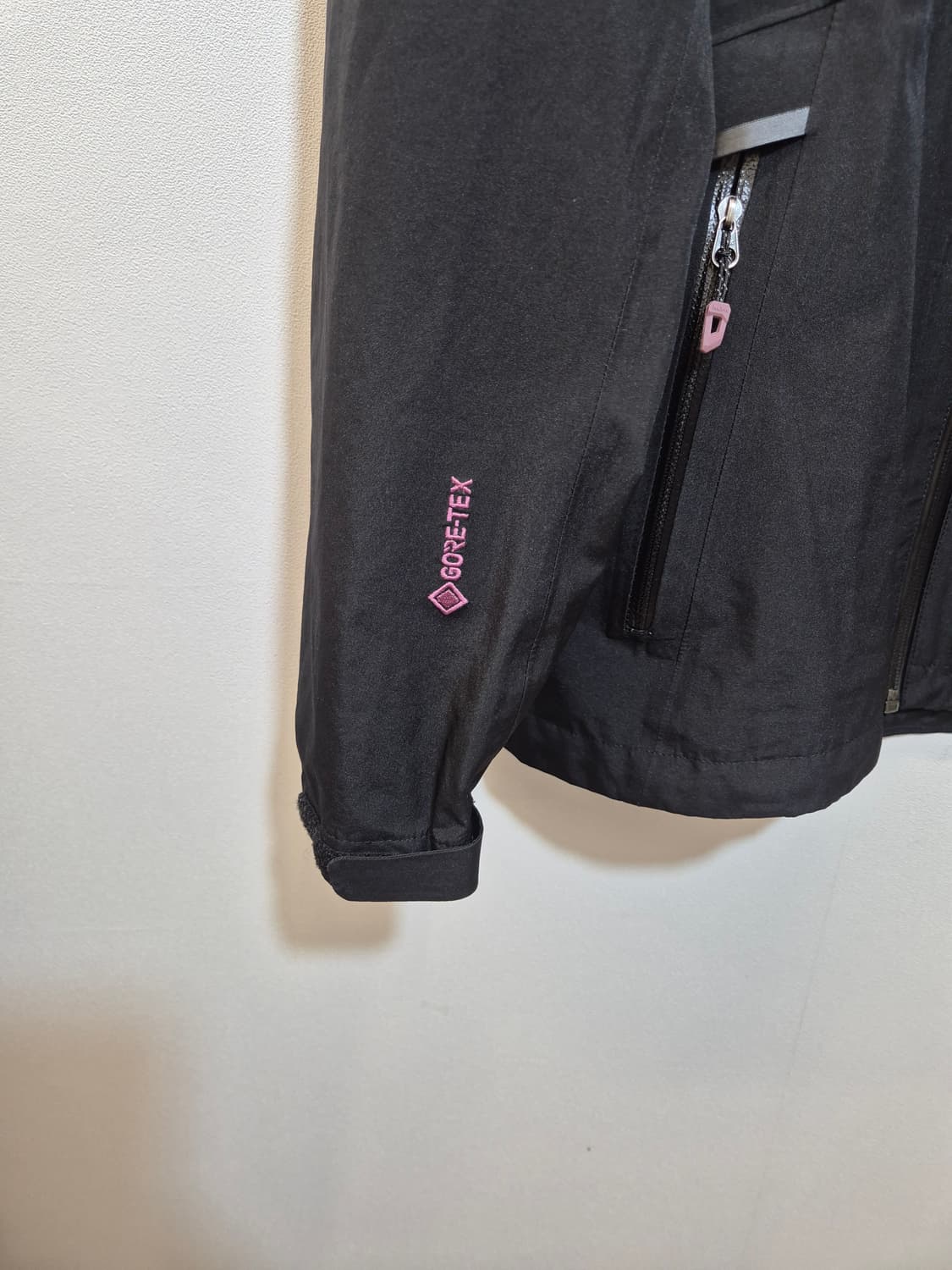 네파 고어텍스 여성 바람막이 자켓  95
사이즈  실측 가슴단면  49  상품이미지3