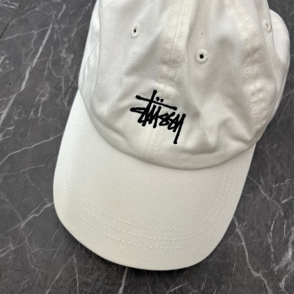 스투시 로고 볼캡 화이트 상품이미지5