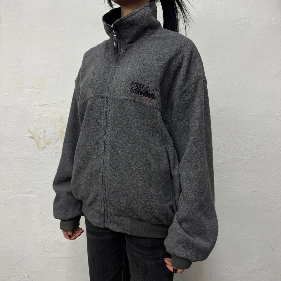 퍼스트다운 블랙 자수로고 리버시블 멜란지 플리스 2way 하이넥 자켓 상품이미지2