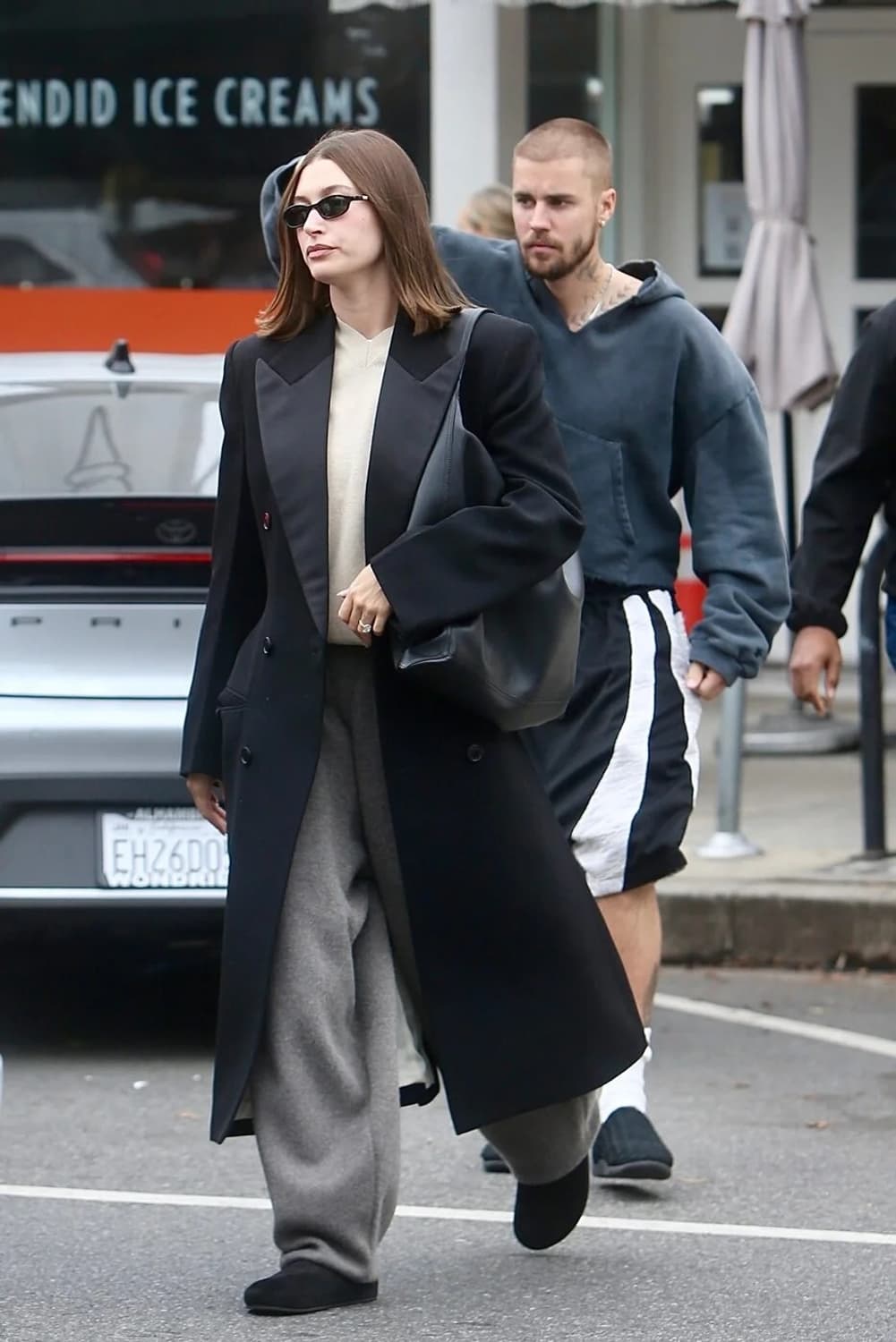 헤일리 비버 착용) 더로우 블레이크 레더 호보백 블랙 상품이미지2