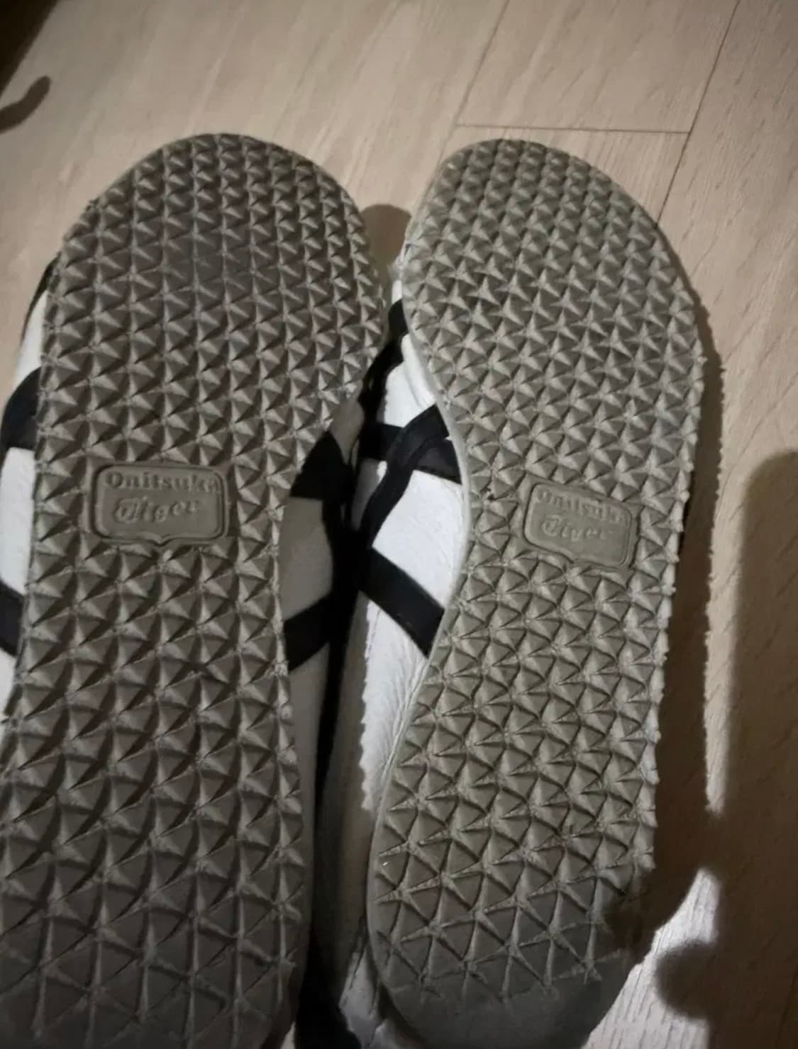 오니츠카타이거 흰검 245 상품이미지4