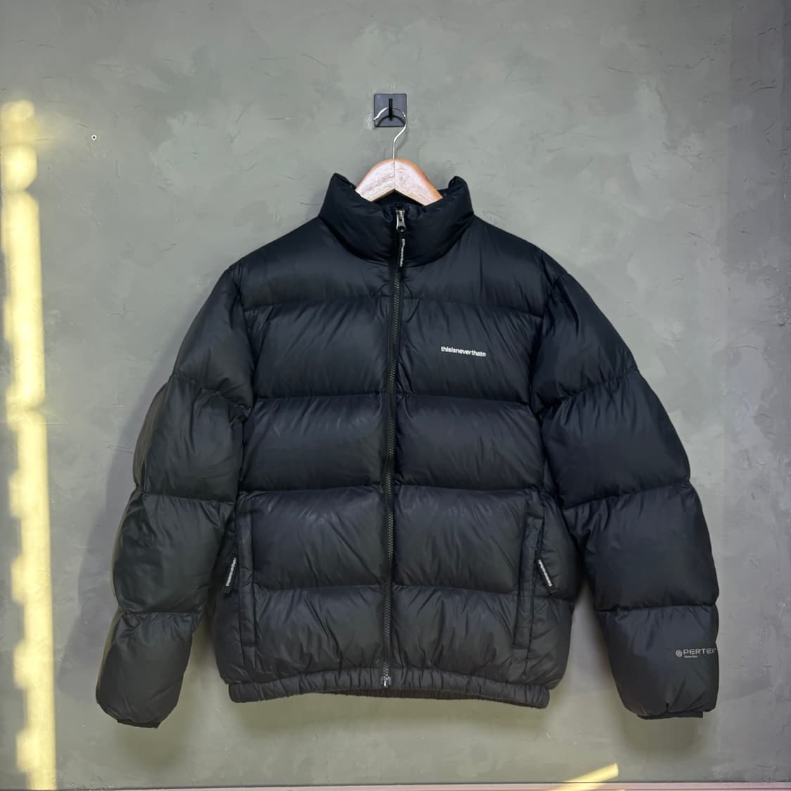 디스이즈네버댓 퍼텍스 덕다운 패딩 블랙 상품이미지1