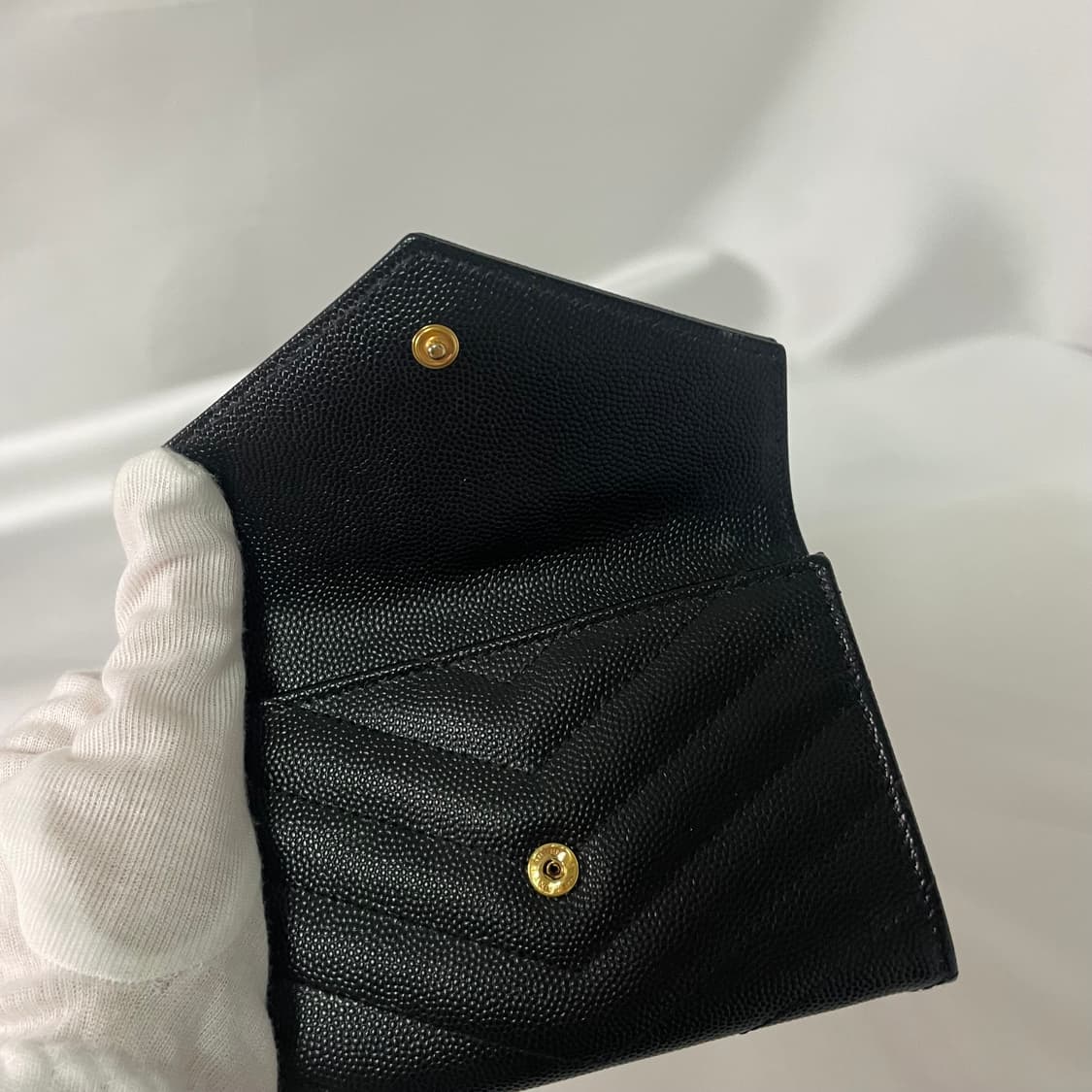 생로랑 마틀라세 플랩 카드지갑 블랙/금장 상품이미지8