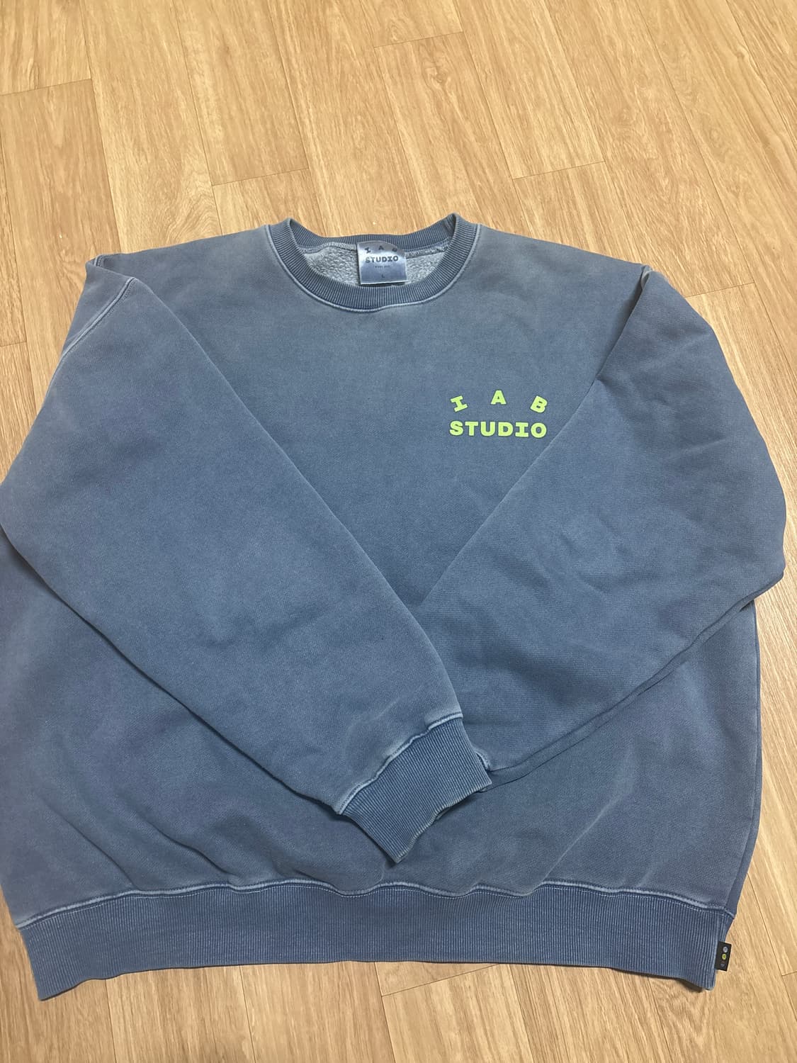 iab 스튜디오 피그먼트 스웨트셔츠 네이비 상품이미지2