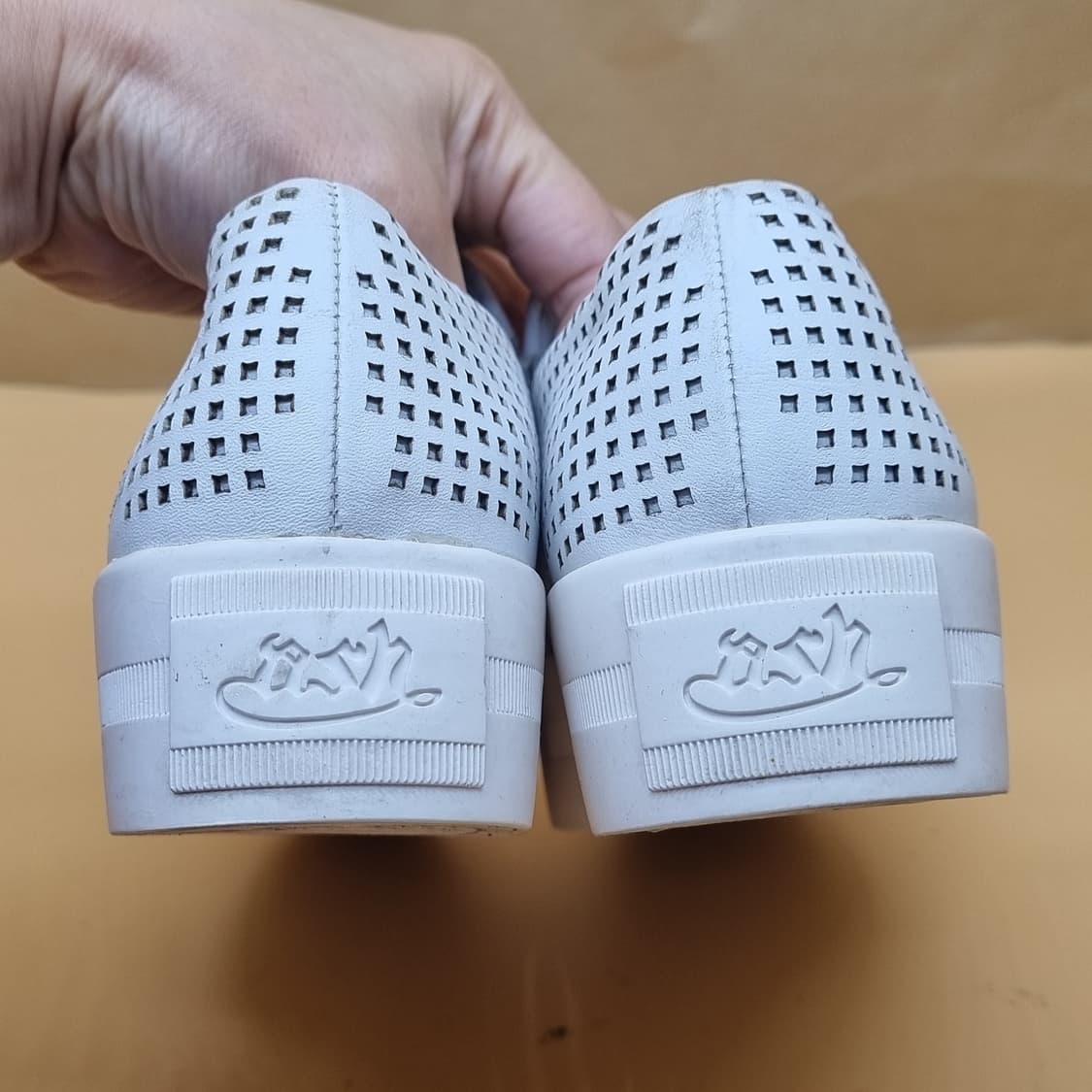 아쉬 펀칭 여성슬립온36 225-230 상품이미지4