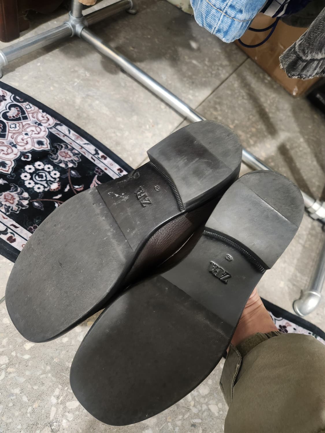 자라 리미티드 소가죽 로퍼 (42) 더로우 맛 상품이미지4