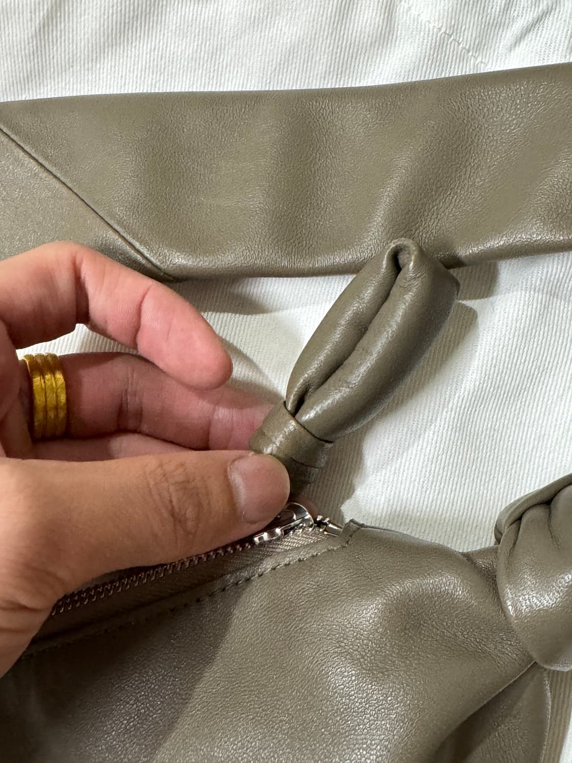 르메르 크루아상 미디움-다크올리브(램스킨) 상품이미지3