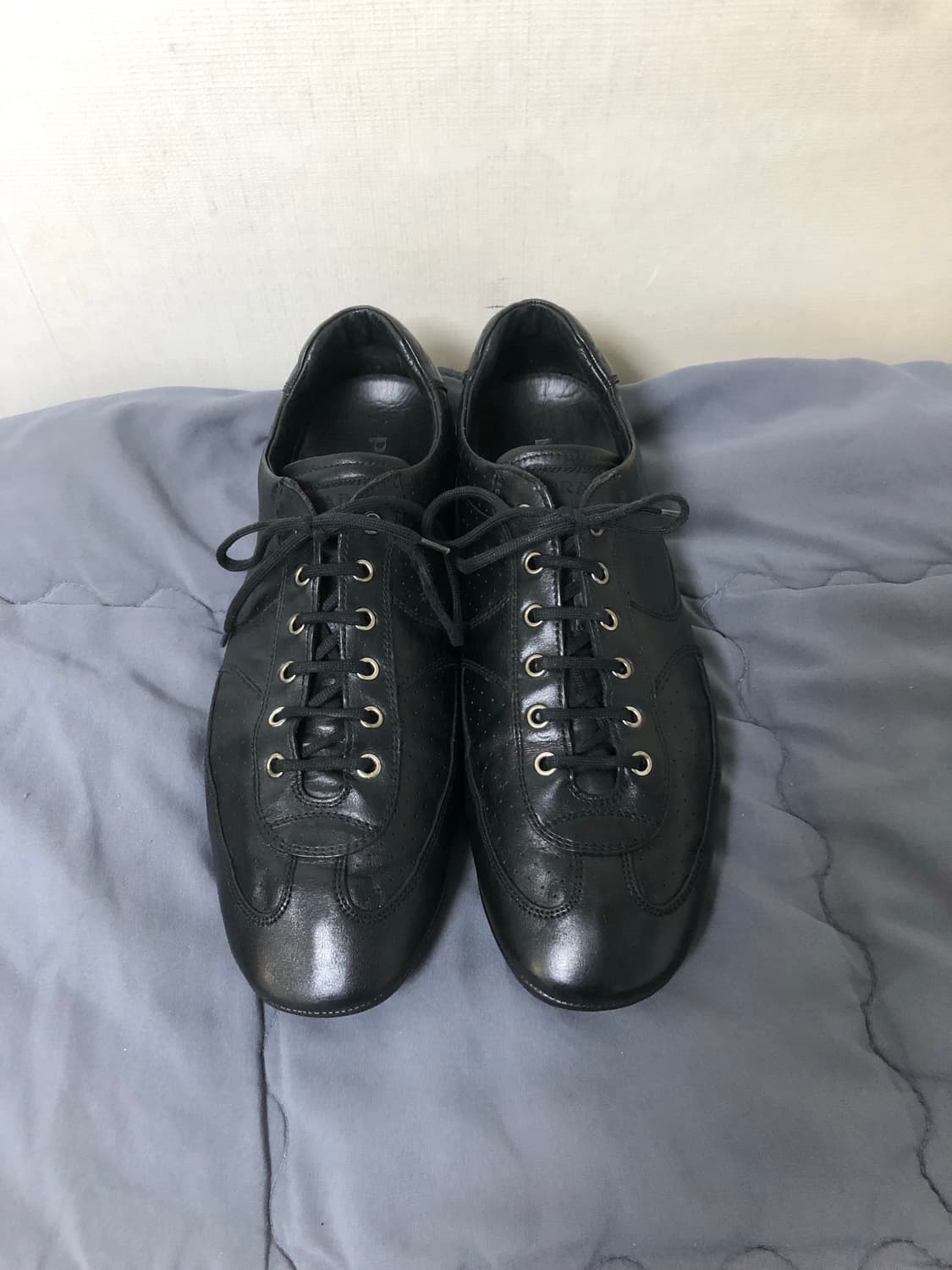 프라다 빈티지 레더 플랫 스니커즈 블랙 11 상품이미지2