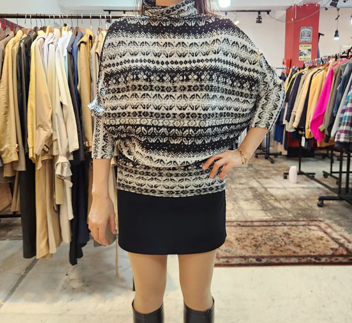 SPECCHIO pleats 스피치오 플리츠 패턴 가오리 터틀넥 상품이미지1