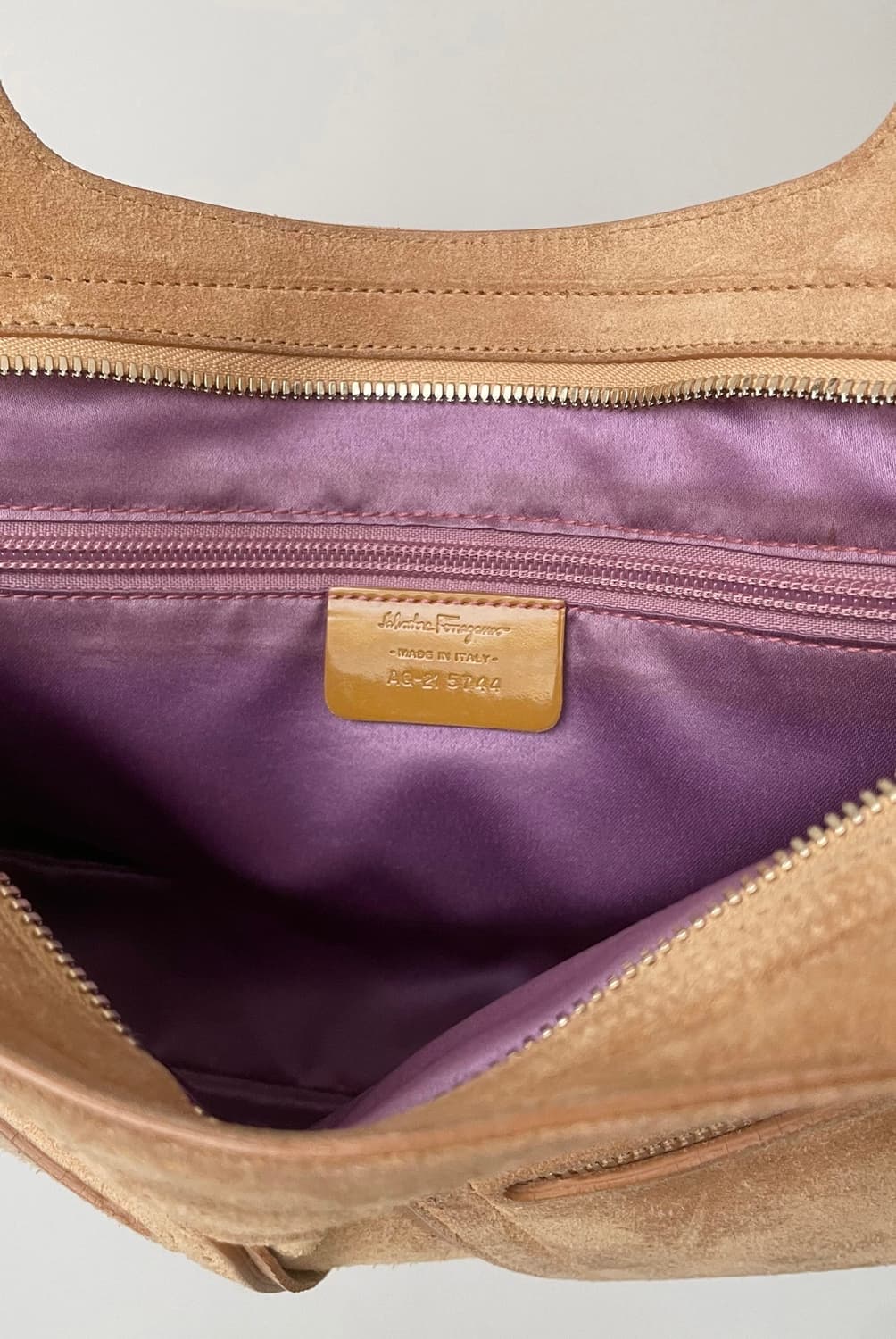 페레가모 스웨이드 핸드백 상품이미지5